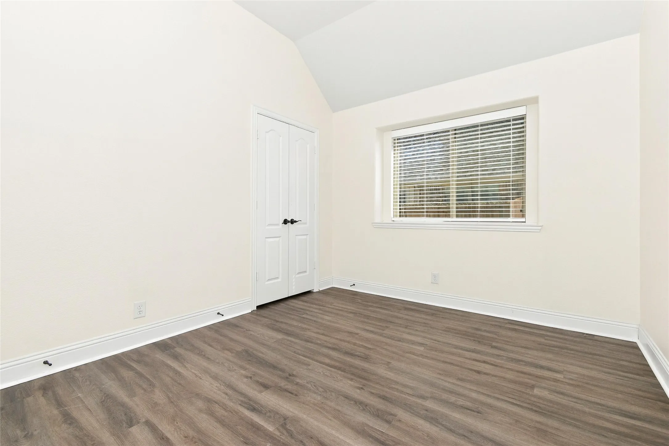 Single Family Residence For Rent in Grayson County , 5205 Ambergate Lane, Sherman, Texas 75092, 4 Bedroom, 2 Bathroom, 2 Garage spaces, 2,229 Sqft, built in 2019, mls#21367528, Real Estate Agent in Sherman, Homes For Rent in Grayson county, Homes For Rent in Sherman, Realtor in Sherman Texas, Real Estate Brokerage Independent Realty Texas, Luminita Cordes Realtor