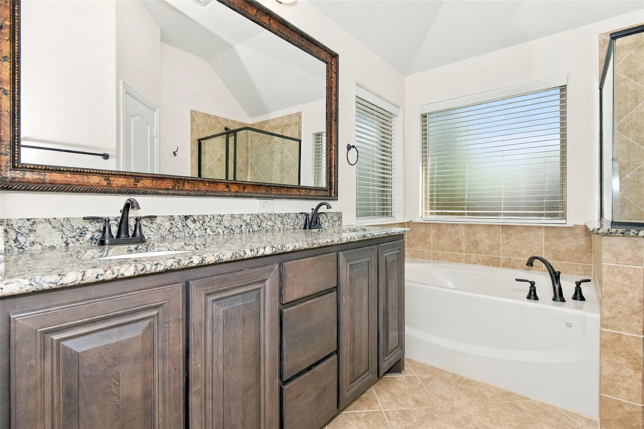 Single Family Residence For Rent in Grayson County , 5205 Ambergate Lane, Sherman, Texas 75092, 4 Bedroom, 2 Bathroom, 2 Garage spaces, 2,229 Sqft, built in 2019, mls#21367528, Real Estate Agent in Sherman, Homes For Rent in Grayson county, Homes For Rent in Sherman, Realtor in Sherman Texas, Real Estate Brokerage Independent Realty Texas, Luminita Cordes Realtor