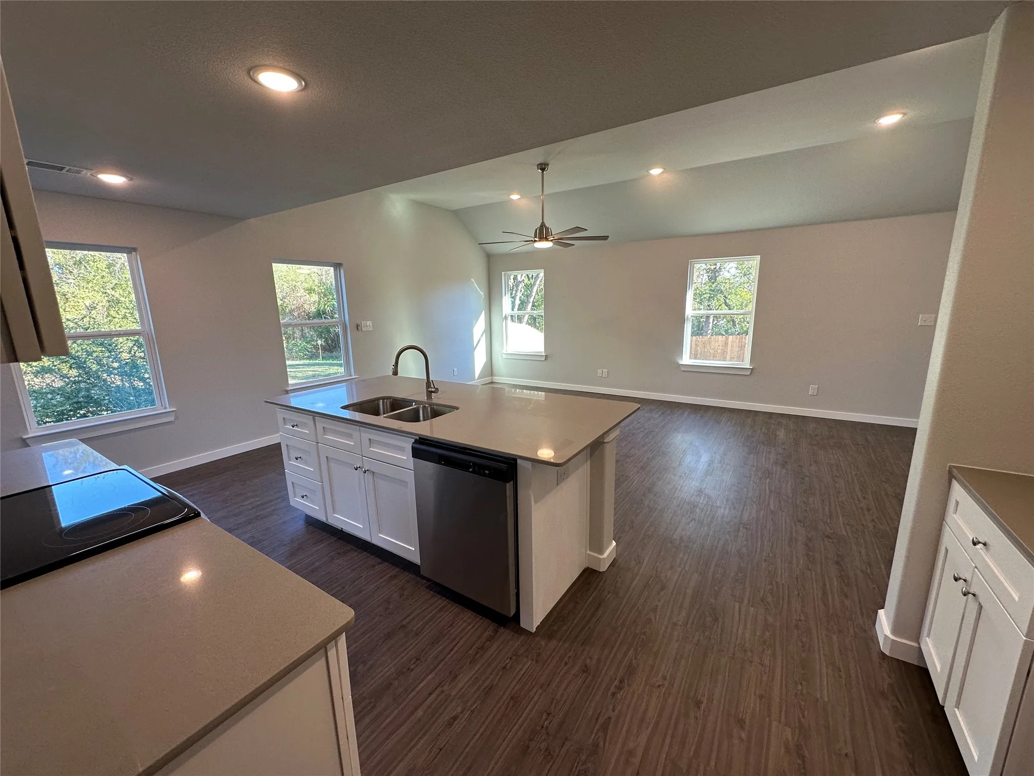 Duplex For Rent in Tarrant County , 1702 E Powell Avenue, Fort Worth, Texas 76104, 3 Bedroom, 3 Bathroom, 1 Garage spaces, 1,553 Sqft, built in 2023, mls#21366822, Real Estate Agent in Fort Worth, Homes For Rent in Tarrant county, Homes For Rent in Fort Worth, Realtor in Fort Worth Texas, Real Estate Brokerage Independent Realty Texas, Luminita Cordes Realtor