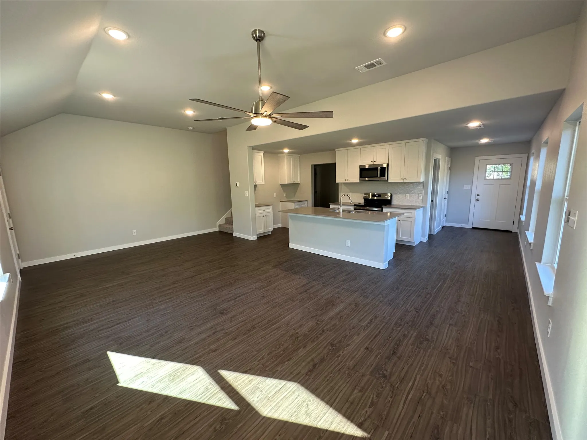 Duplex For Rent in Tarrant County , 1702 E Powell Avenue, Fort Worth, Texas 76104, 3 Bedroom, 3 Bathroom, 1 Garage spaces, 1,553 Sqft, built in 2023, mls#21366822, Real Estate Agent in Fort Worth, Homes For Rent in Tarrant county, Homes For Rent in Fort Worth, Realtor in Fort Worth Texas, Real Estate Brokerage Independent Realty Texas, Luminita Cordes Realtor