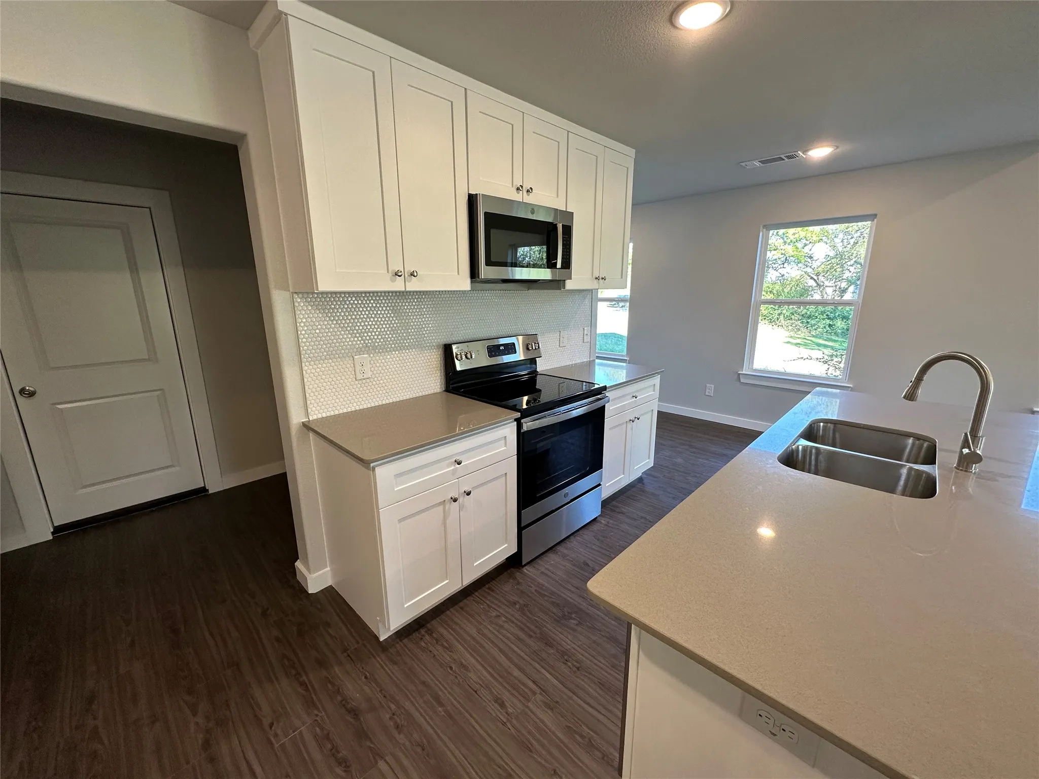 Duplex For Rent in Tarrant County , 1702 E Powell Avenue, Fort Worth, Texas 76104, 3 Bedroom, 3 Bathroom, 1 Garage spaces, 1,553 Sqft, built in 2023, mls#21366822, Real Estate Agent in Fort Worth, Homes For Rent in Tarrant county, Homes For Rent in Fort Worth, Realtor in Fort Worth Texas, Real Estate Brokerage Independent Realty Texas, Luminita Cordes Realtor