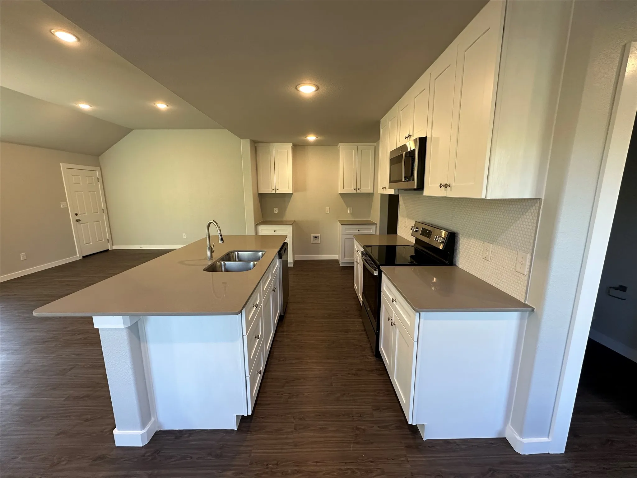 Duplex For Rent in Tarrant County , 1702 E Powell Avenue, Fort Worth, Texas 76104, 3 Bedroom, 3 Bathroom, 1 Garage spaces, 1,553 Sqft, built in 2023, mls#21366822, Real Estate Agent in Fort Worth, Homes For Rent in Tarrant county, Homes For Rent in Fort Worth, Realtor in Fort Worth Texas, Real Estate Brokerage Independent Realty Texas, Luminita Cordes Realtor