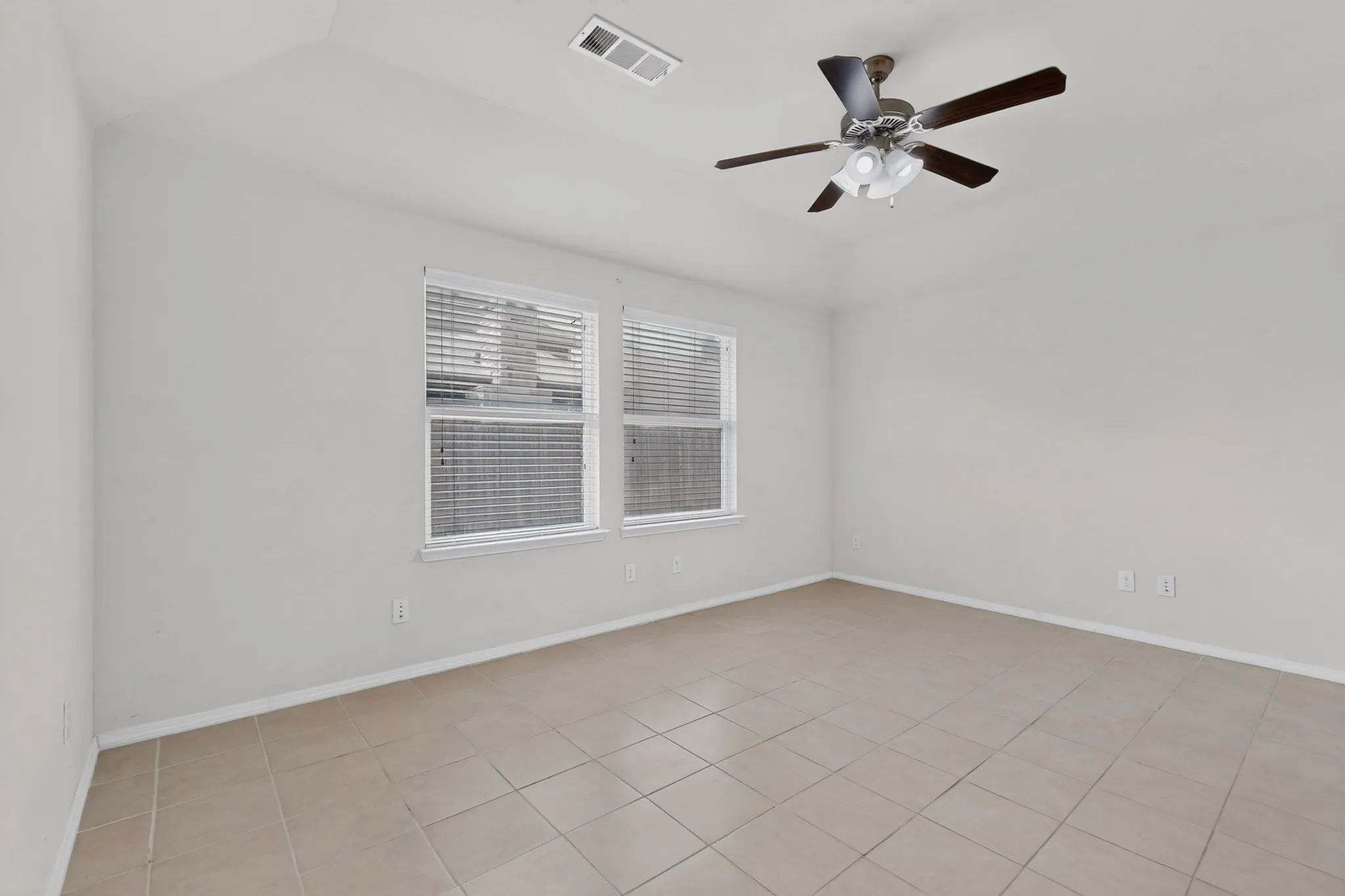 Single Family Residence For Sale in Denton County , 1716 Whistler Drive, Little Elm, Texas 75068, 4 Bedroom, 3 Bathroom, 2 Garage spaces, 2,106 Sqft, built in 2015, mls#21365845, Real Estate Agent in Little Elm, Homes For Sale in Denton county, Homes For Sale in Little Elm, Realtor in Little Elm Texas, Real Estate Brokerage Independent Realty Texas, Luminita Cordes Realtor