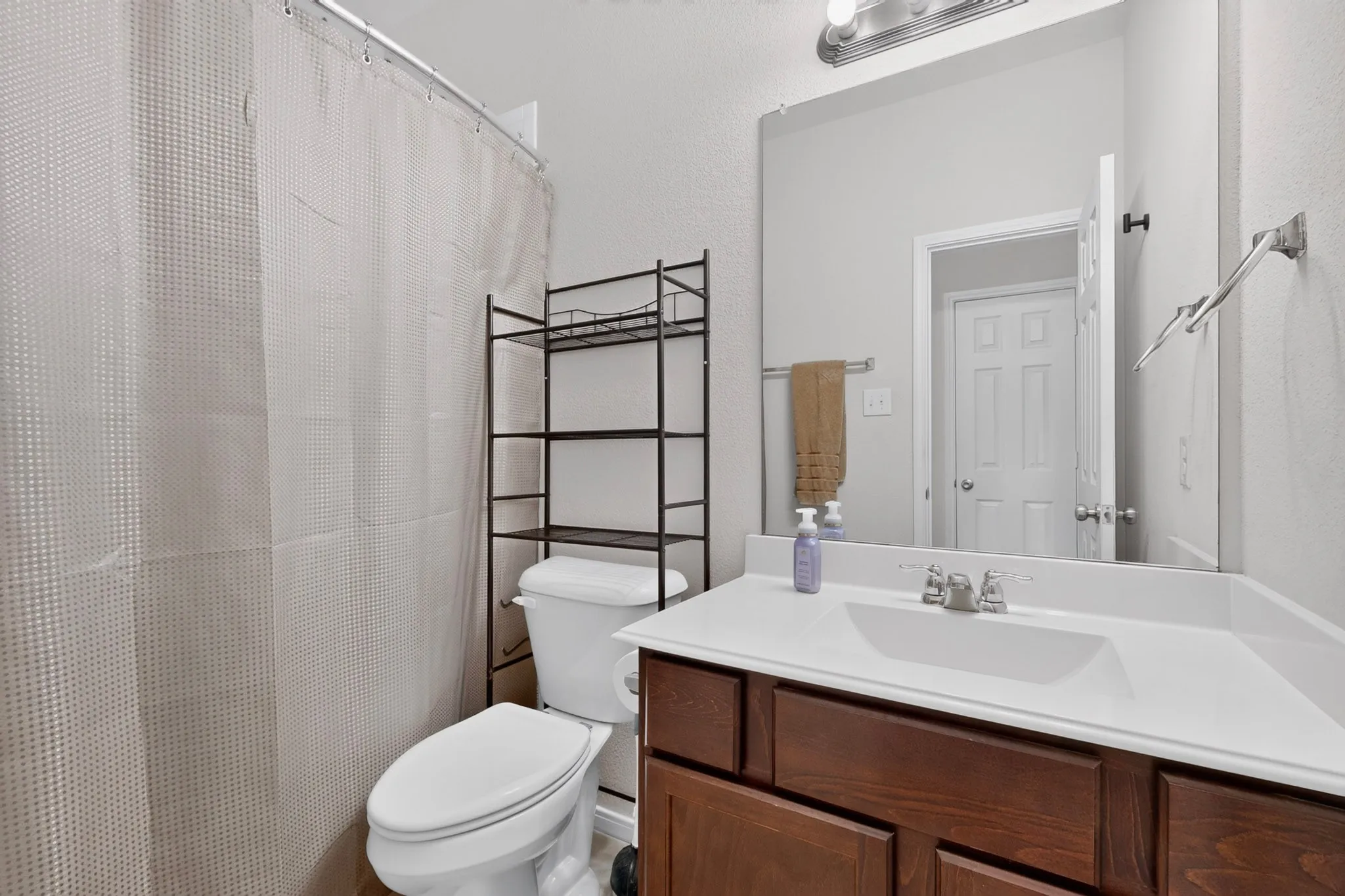 Single Family Residence For Sale in Denton County , 1716 Whistler Drive, Little Elm, Texas 75068, 4 Bedroom, 3 Bathroom, 2 Garage spaces, 2,106 Sqft, built in 2015, mls#21365845, Real Estate Agent in Little Elm, Homes For Sale in Denton county, Homes For Sale in Little Elm, Realtor in Little Elm Texas, Real Estate Brokerage Independent Realty Texas, Luminita Cordes Realtor