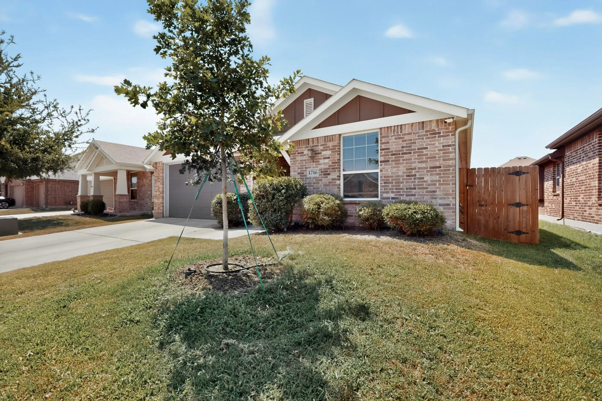Single Family Residence For Sale in Denton County , 1716 Whistler Drive, Little Elm, Texas 75068, 4 Bedroom, 3 Bathroom, 2 Garage spaces, 2,106 Sqft, built in 2015, mls#21365845, Real Estate Agent in Little Elm, Homes For Sale in Denton county, Homes For Sale in Little Elm, Realtor in Little Elm Texas, Real Estate Brokerage Independent Realty Texas, Luminita Cordes Realtor