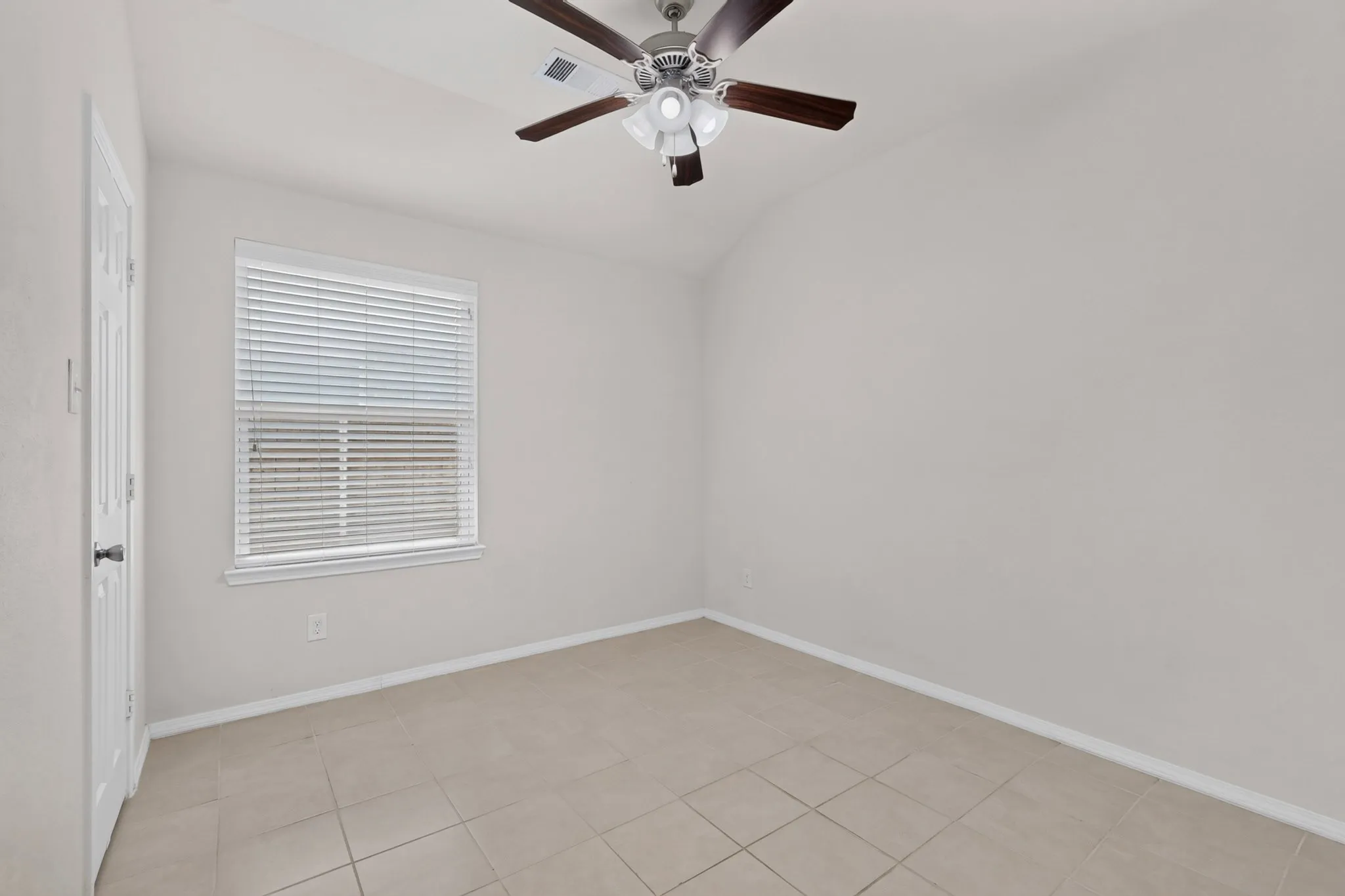 Single Family Residence For Sale in Denton County , 1716 Whistler Drive, Little Elm, Texas 75068, 4 Bedroom, 3 Bathroom, 2 Garage spaces, 2,106 Sqft, built in 2015, mls#21365845, Real Estate Agent in Little Elm, Homes For Sale in Denton county, Homes For Sale in Little Elm, Realtor in Little Elm Texas, Real Estate Brokerage Independent Realty Texas, Luminita Cordes Realtor