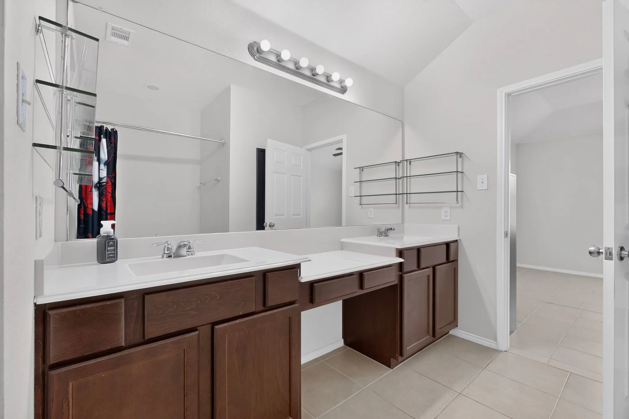 Single Family Residence For Sale in Denton County , 1716 Whistler Drive, Little Elm, Texas 75068, 4 Bedroom, 3 Bathroom, 2 Garage spaces, 2,106 Sqft, built in 2015, mls#21365845, Real Estate Agent in Little Elm, Homes For Sale in Denton county, Homes For Sale in Little Elm, Realtor in Little Elm Texas, Real Estate Brokerage Independent Realty Texas, Luminita Cordes Realtor