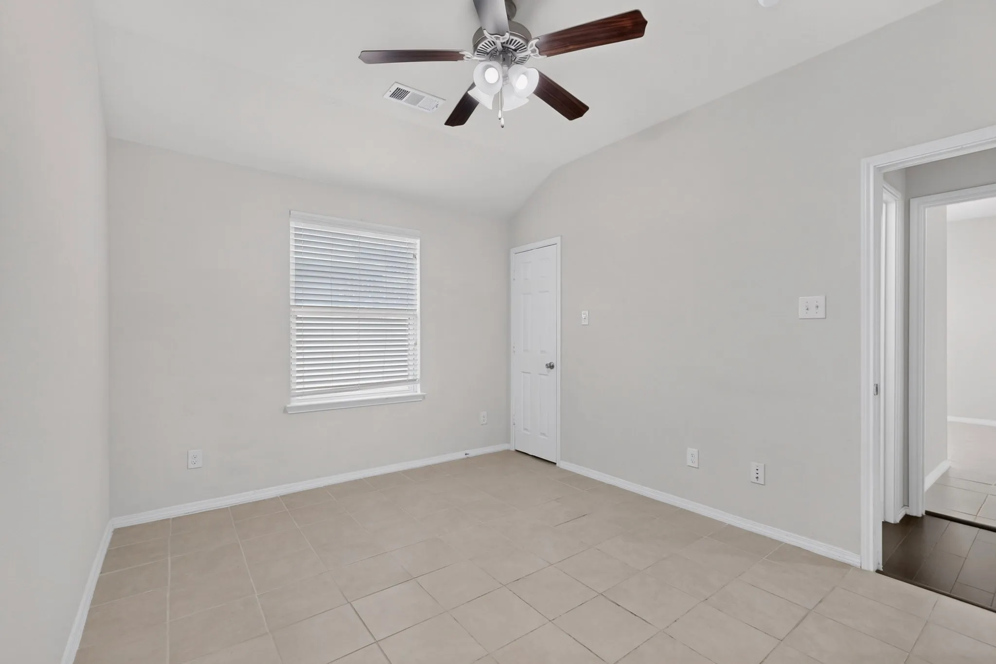 Single Family Residence For Sale in Denton County , 1716 Whistler Drive, Little Elm, Texas 75068, 4 Bedroom, 3 Bathroom, 2 Garage spaces, 2,106 Sqft, built in 2015, mls#21365845, Real Estate Agent in Little Elm, Homes For Sale in Denton county, Homes For Sale in Little Elm, Realtor in Little Elm Texas, Real Estate Brokerage Independent Realty Texas, Luminita Cordes Realtor