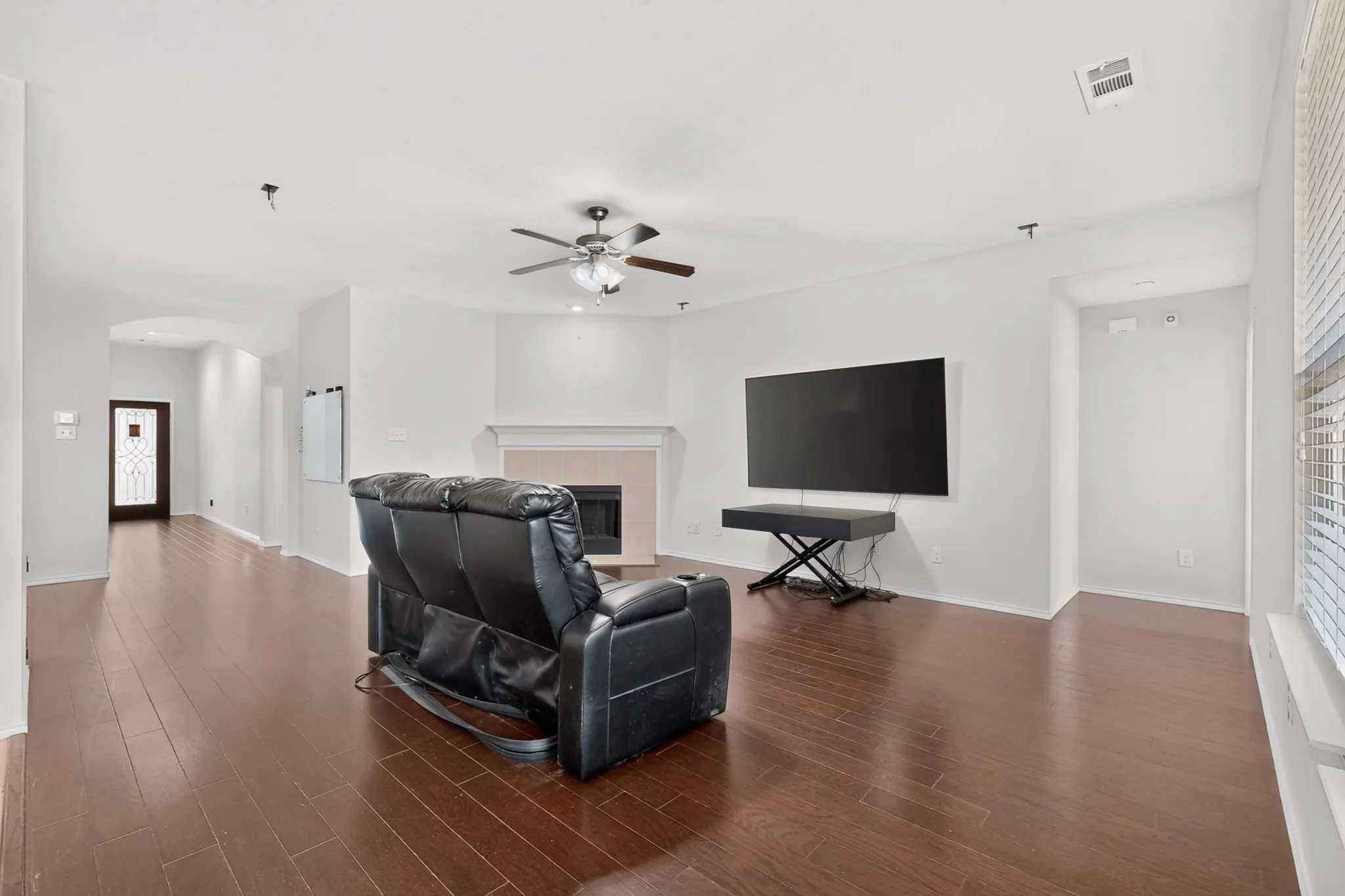 Single Family Residence For Sale in Denton County , 1716 Whistler Drive, Little Elm, Texas 75068, 4 Bedroom, 3 Bathroom, 2 Garage spaces, 2,106 Sqft, built in 2015, mls#21365845, Real Estate Agent in Little Elm, Homes For Sale in Denton county, Homes For Sale in Little Elm, Realtor in Little Elm Texas, Real Estate Brokerage Independent Realty Texas, Luminita Cordes Realtor