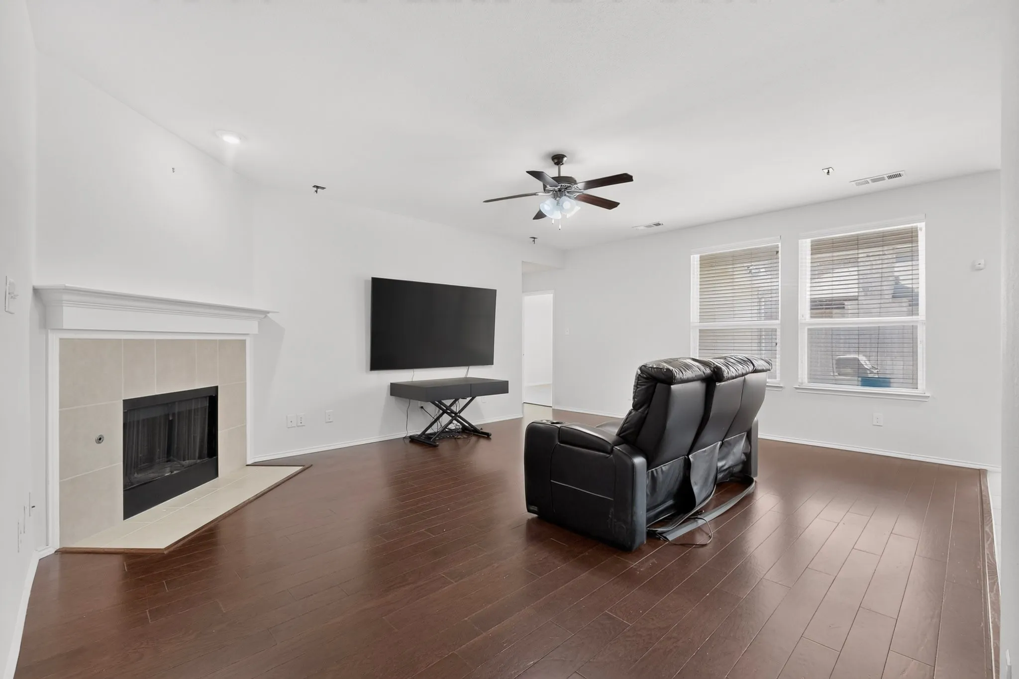 Single Family Residence For Sale in Denton County , 1716 Whistler Drive, Little Elm, Texas 75068, 4 Bedroom, 3 Bathroom, 2 Garage spaces, 2,106 Sqft, built in 2015, mls#21365845, Real Estate Agent in Little Elm, Homes For Sale in Denton county, Homes For Sale in Little Elm, Realtor in Little Elm Texas, Real Estate Brokerage Independent Realty Texas, Luminita Cordes Realtor