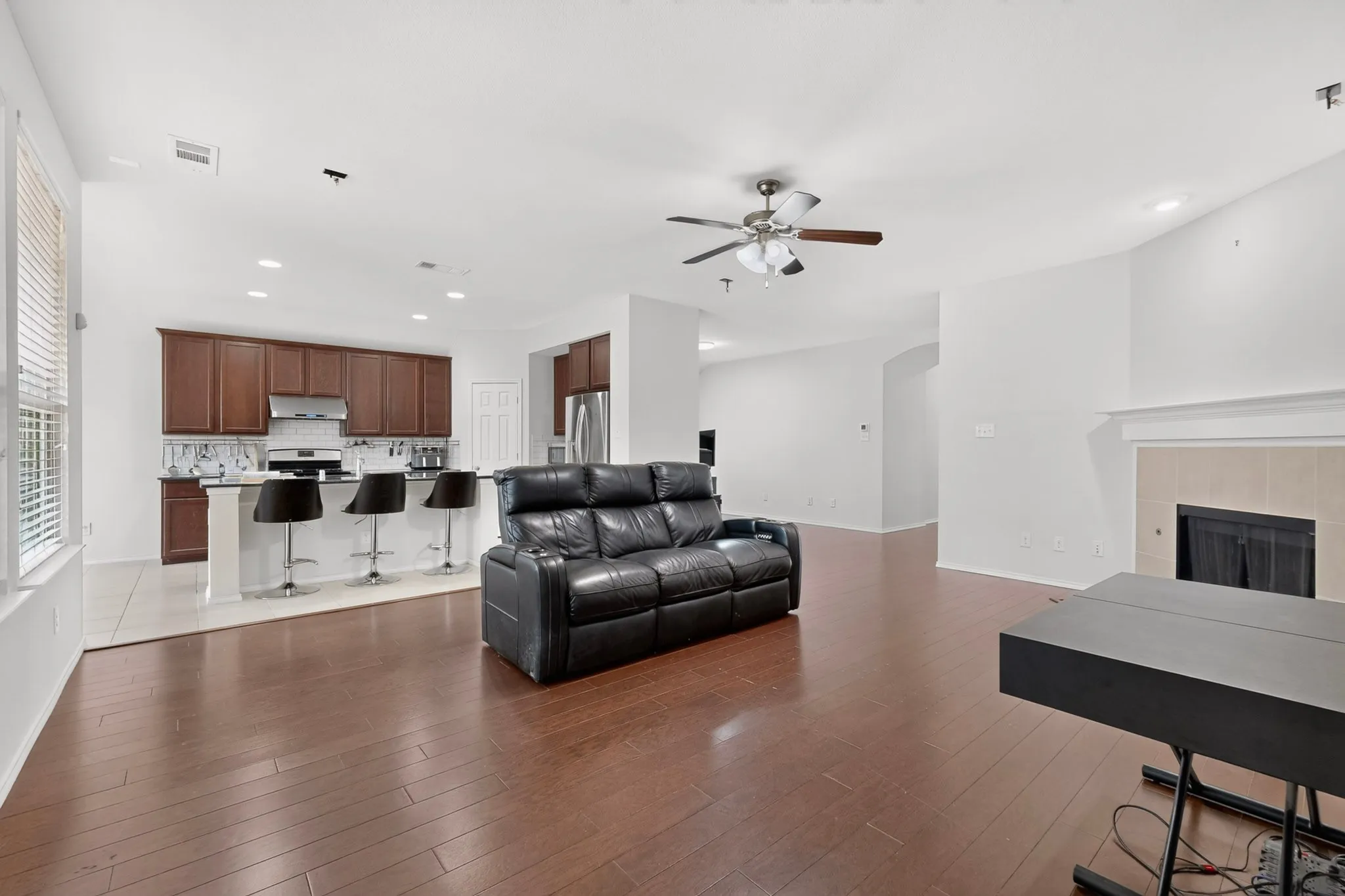 Single Family Residence For Sale in Denton County , 1716 Whistler Drive, Little Elm, Texas 75068, 4 Bedroom, 3 Bathroom, 2 Garage spaces, 2,106 Sqft, built in 2015, mls#21365845, Real Estate Agent in Little Elm, Homes For Sale in Denton county, Homes For Sale in Little Elm, Realtor in Little Elm Texas, Real Estate Brokerage Independent Realty Texas, Luminita Cordes Realtor