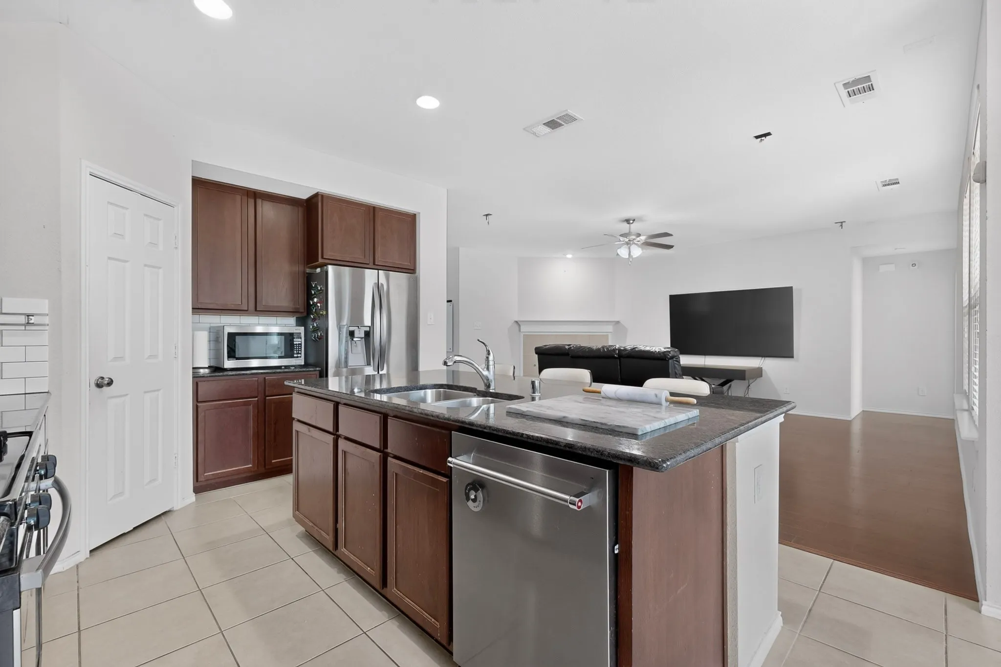 Single Family Residence For Sale in Denton County , 1716 Whistler Drive, Little Elm, Texas 75068, 4 Bedroom, 3 Bathroom, 2 Garage spaces, 2,106 Sqft, built in 2015, mls#21365845, Real Estate Agent in Little Elm, Homes For Sale in Denton county, Homes For Sale in Little Elm, Realtor in Little Elm Texas, Real Estate Brokerage Independent Realty Texas, Luminita Cordes Realtor