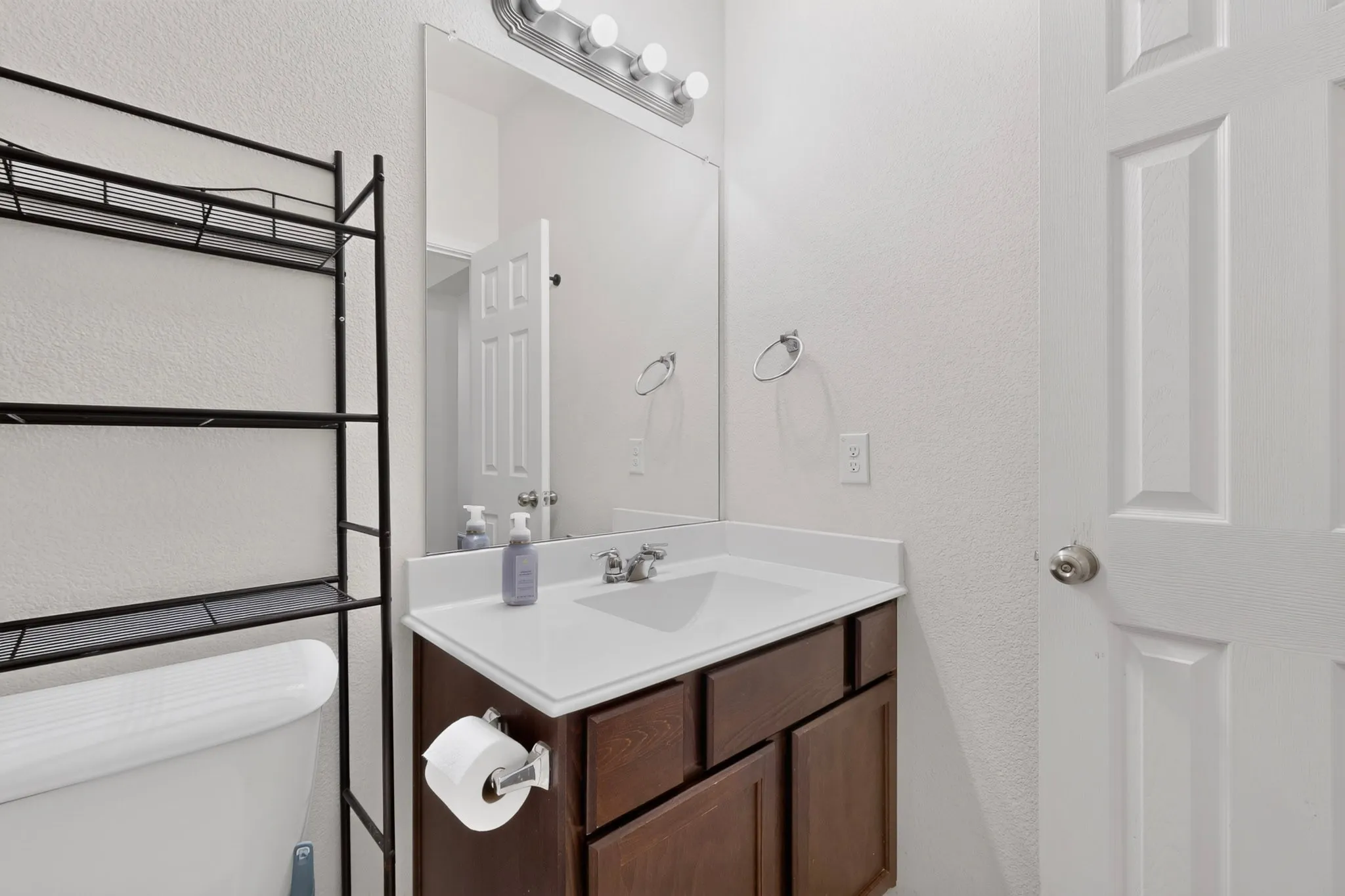 Single Family Residence For Sale in Denton County , 1716 Whistler Drive, Little Elm, Texas 75068, 4 Bedroom, 3 Bathroom, 2 Garage spaces, 2,106 Sqft, built in 2015, mls#21365845, Real Estate Agent in Little Elm, Homes For Sale in Denton county, Homes For Sale in Little Elm, Realtor in Little Elm Texas, Real Estate Brokerage Independent Realty Texas, Luminita Cordes Realtor