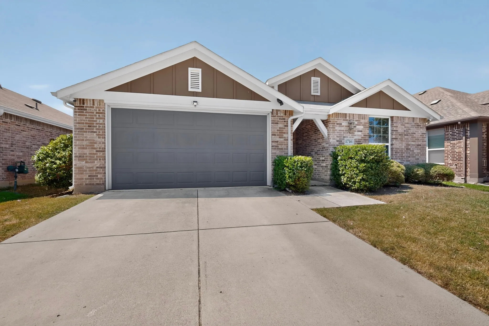 Single Family Residence For Sale in Denton County , 1716 Whistler Drive, Little Elm, Texas 75068, 4 Bedroom, 3 Bathroom, 2 Garage spaces, 2,106 Sqft, built in 2015, mls#21365845, Real Estate Agent in Little Elm, Homes For Sale in Denton county, Homes For Sale in Little Elm, Realtor in Little Elm Texas, Real Estate Brokerage Independent Realty Texas, Luminita Cordes Realtor