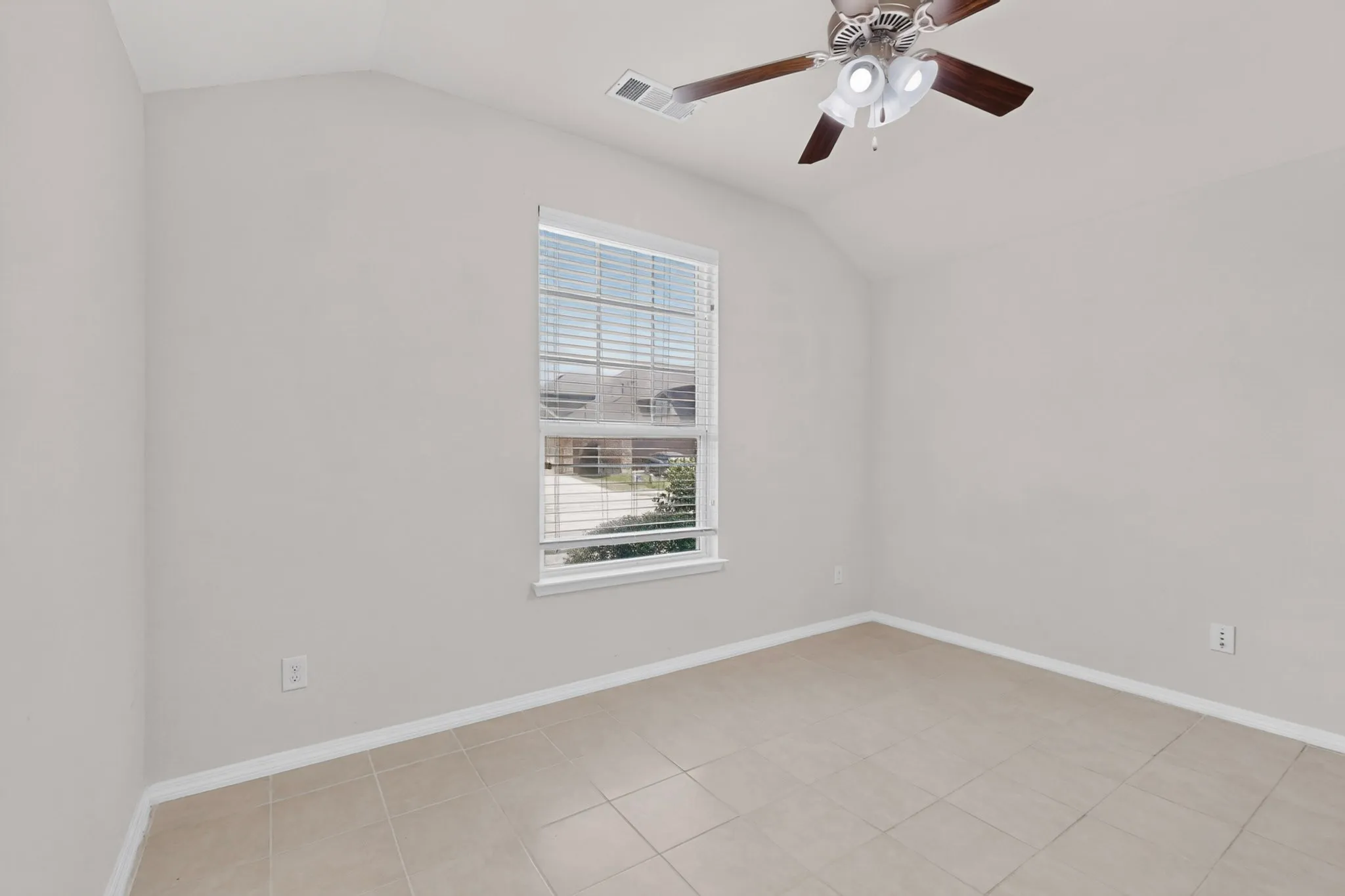 Single Family Residence For Sale in Denton County , 1716 Whistler Drive, Little Elm, Texas 75068, 4 Bedroom, 3 Bathroom, 2 Garage spaces, 2,106 Sqft, built in 2015, mls#21365845, Real Estate Agent in Little Elm, Homes For Sale in Denton county, Homes For Sale in Little Elm, Realtor in Little Elm Texas, Real Estate Brokerage Independent Realty Texas, Luminita Cordes Realtor