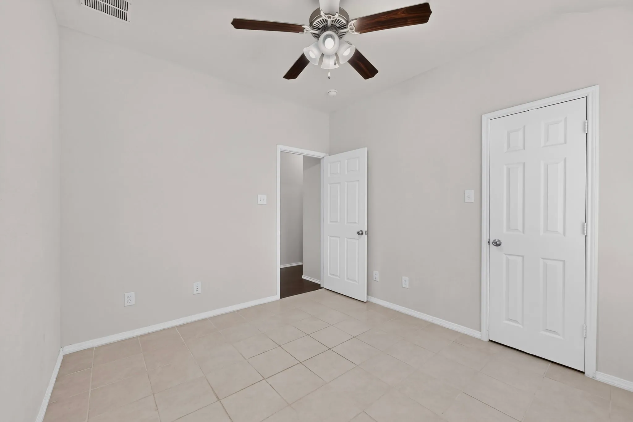 Single Family Residence For Sale in Denton County , 1716 Whistler Drive, Little Elm, Texas 75068, 4 Bedroom, 3 Bathroom, 2 Garage spaces, 2,106 Sqft, built in 2015, mls#21365845, Real Estate Agent in Little Elm, Homes For Sale in Denton county, Homes For Sale in Little Elm, Realtor in Little Elm Texas, Real Estate Brokerage Independent Realty Texas, Luminita Cordes Realtor