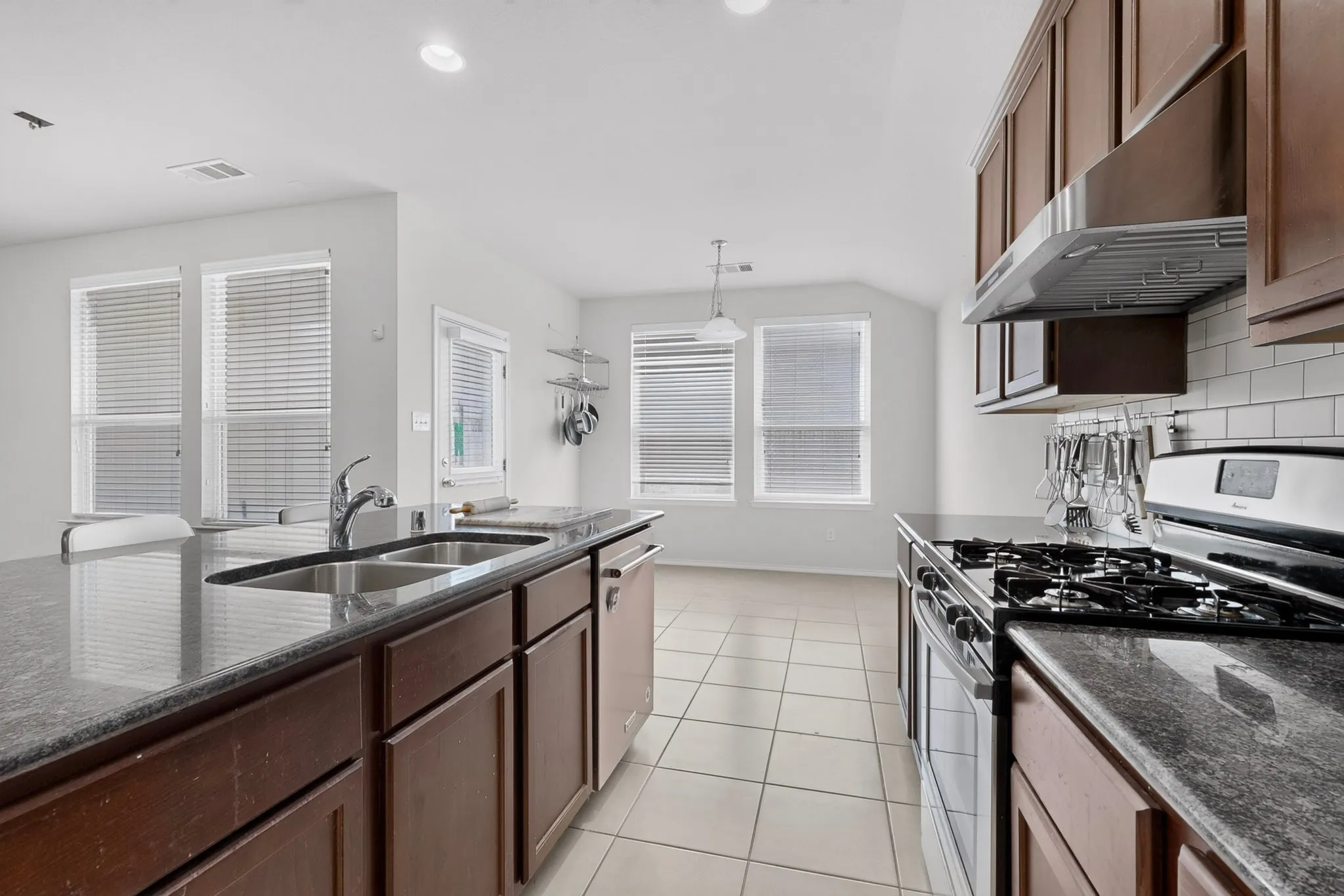 Single Family Residence For Sale in Denton County , 1716 Whistler Drive, Little Elm, Texas 75068, 4 Bedroom, 3 Bathroom, 2 Garage spaces, 2,106 Sqft, built in 2015, mls#21365845, Real Estate Agent in Little Elm, Homes For Sale in Denton county, Homes For Sale in Little Elm, Realtor in Little Elm Texas, Real Estate Brokerage Independent Realty Texas, Luminita Cordes Realtor