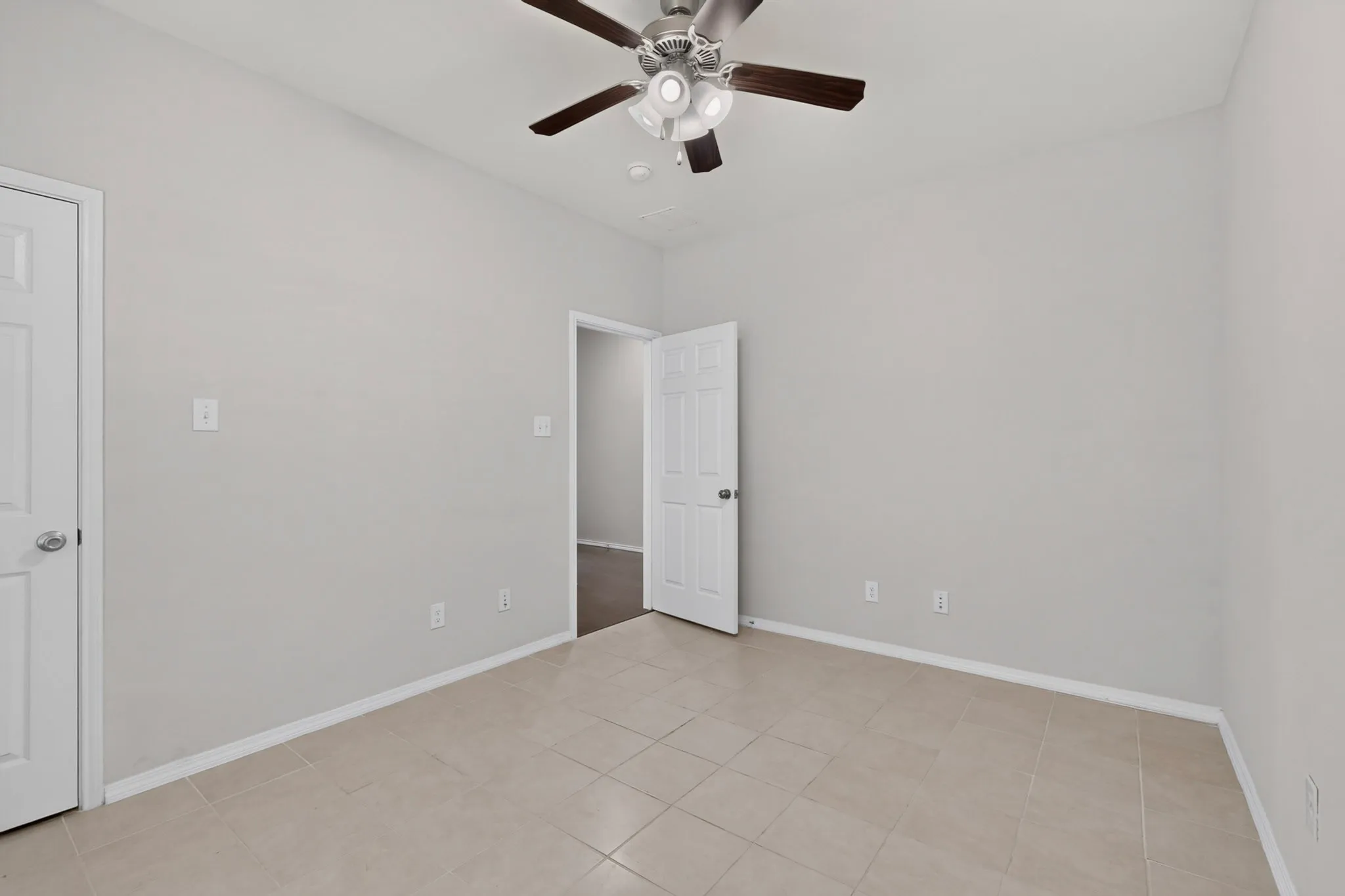 Single Family Residence For Sale in Denton County , 1716 Whistler Drive, Little Elm, Texas 75068, 4 Bedroom, 3 Bathroom, 2 Garage spaces, 2,106 Sqft, built in 2015, mls#21365845, Real Estate Agent in Little Elm, Homes For Sale in Denton county, Homes For Sale in Little Elm, Realtor in Little Elm Texas, Real Estate Brokerage Independent Realty Texas, Luminita Cordes Realtor