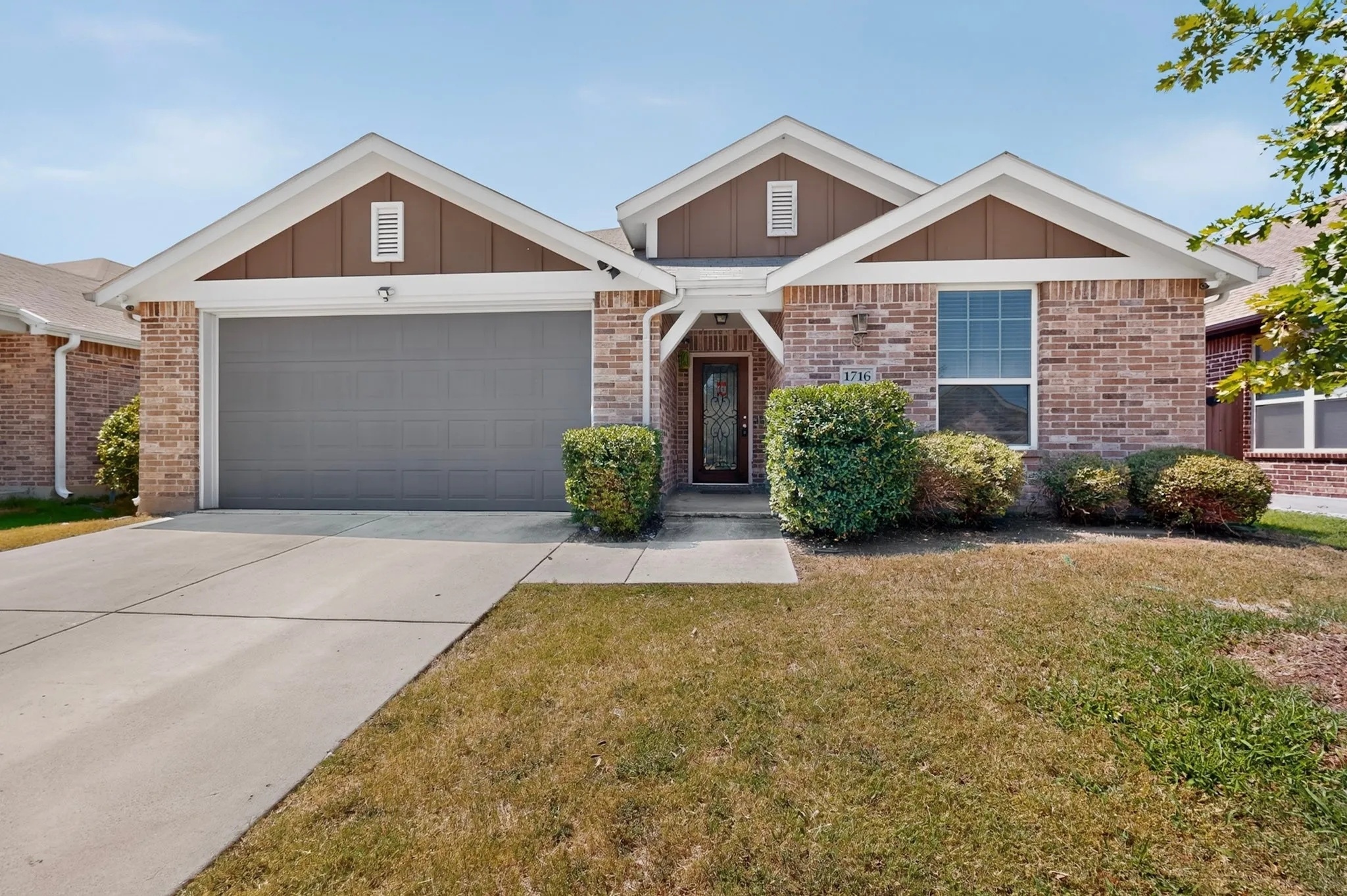 Single Family Residence For Sale in Denton County , 1716 Whistler Drive, Little Elm, Texas 75068, 4 Bedroom, 3 Bathroom, 2 Garage spaces, 2,106 Sqft, built in 2015, mls#21365845, Real Estate Agent in Little Elm, Homes For Sale in Denton county, Homes For Sale in Little Elm, Realtor in Little Elm Texas, Real Estate Brokerage Independent Realty Texas, Luminita Cordes Realtor