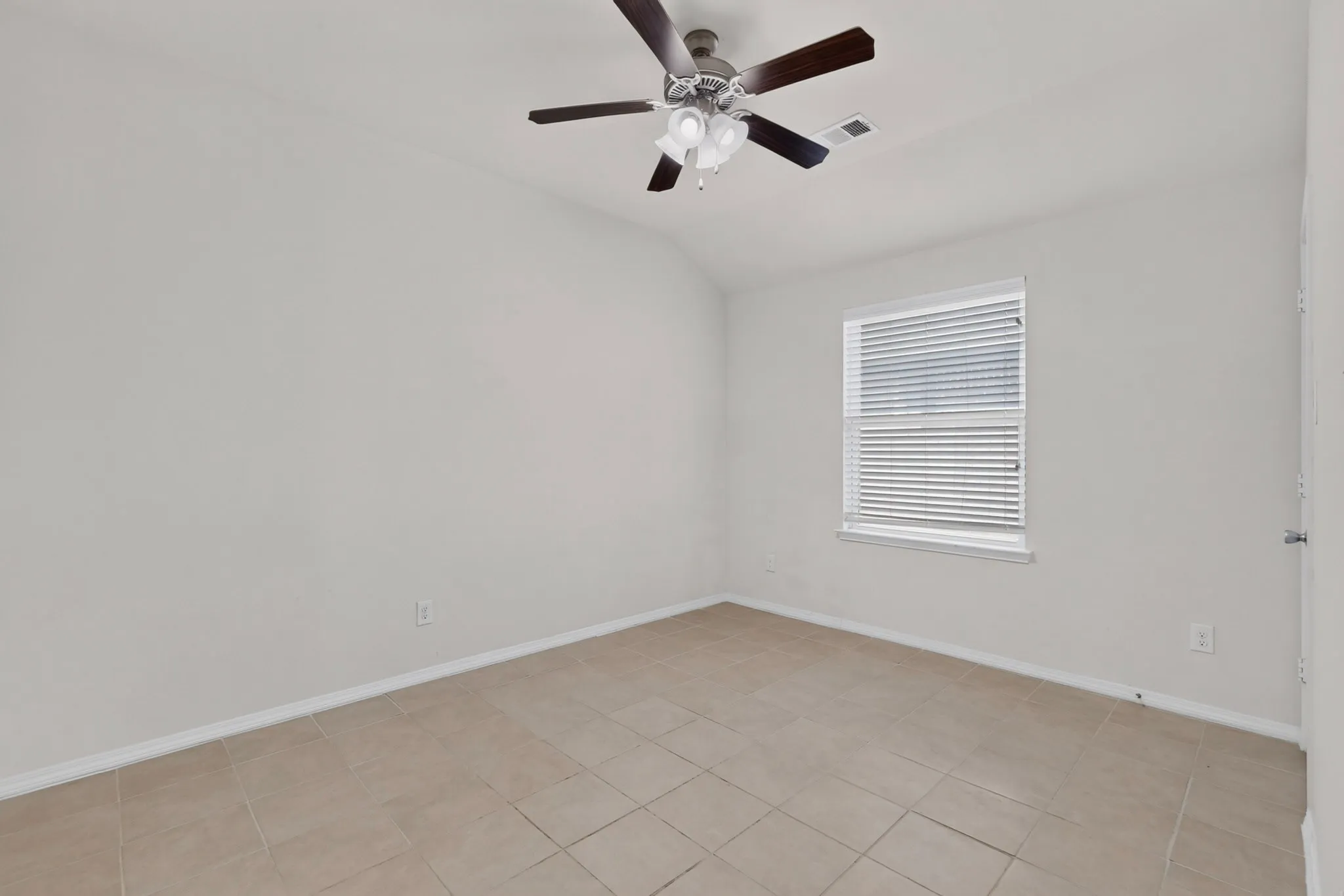 Single Family Residence For Sale in Denton County , 1716 Whistler Drive, Little Elm, Texas 75068, 4 Bedroom, 3 Bathroom, 2 Garage spaces, 2,106 Sqft, built in 2015, mls#21365845, Real Estate Agent in Little Elm, Homes For Sale in Denton county, Homes For Sale in Little Elm, Realtor in Little Elm Texas, Real Estate Brokerage Independent Realty Texas, Luminita Cordes Realtor