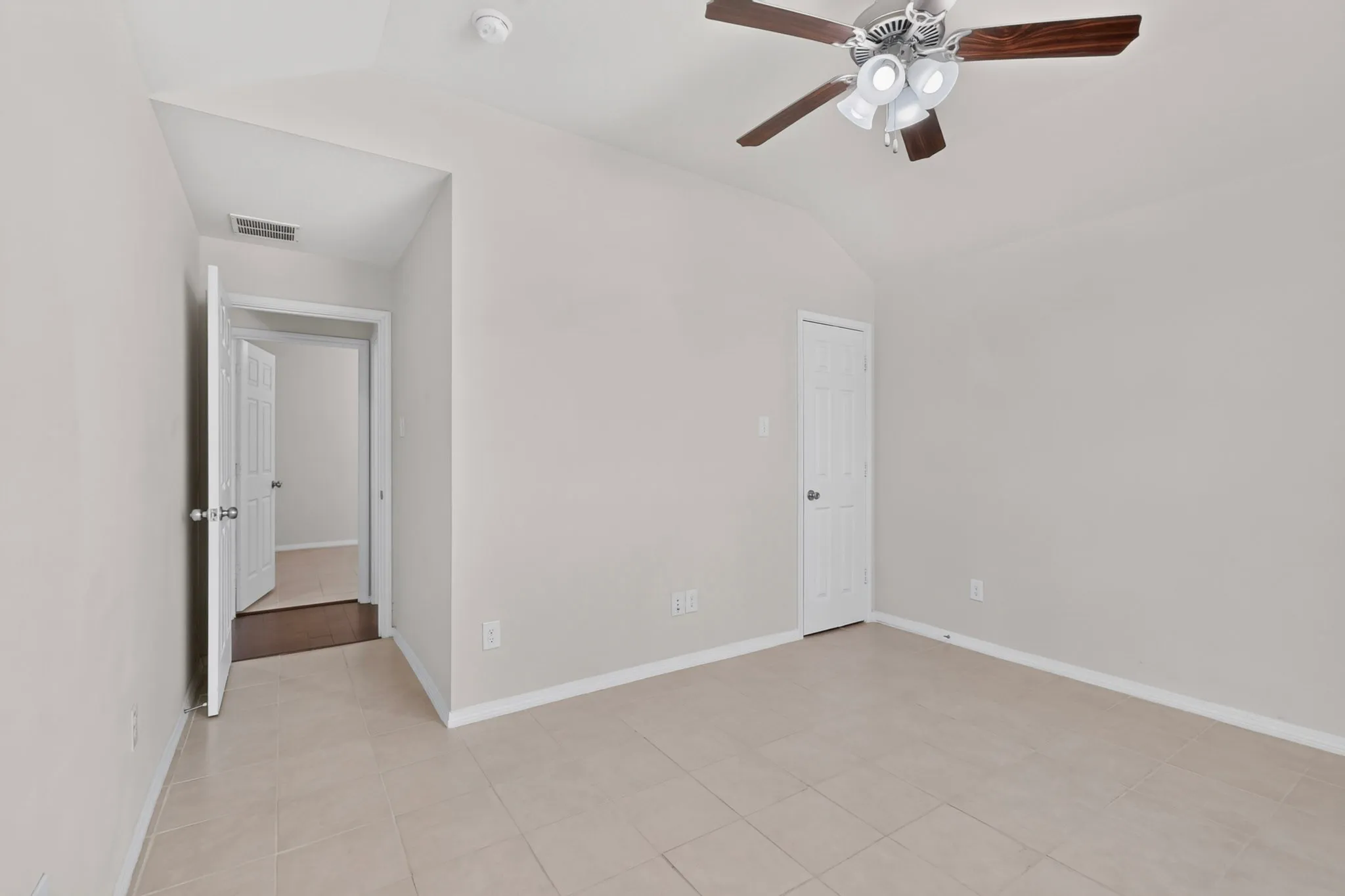 Single Family Residence For Sale in Denton County , 1716 Whistler Drive, Little Elm, Texas 75068, 4 Bedroom, 3 Bathroom, 2 Garage spaces, 2,106 Sqft, built in 2015, mls#21365845, Real Estate Agent in Little Elm, Homes For Sale in Denton county, Homes For Sale in Little Elm, Realtor in Little Elm Texas, Real Estate Brokerage Independent Realty Texas, Luminita Cordes Realtor