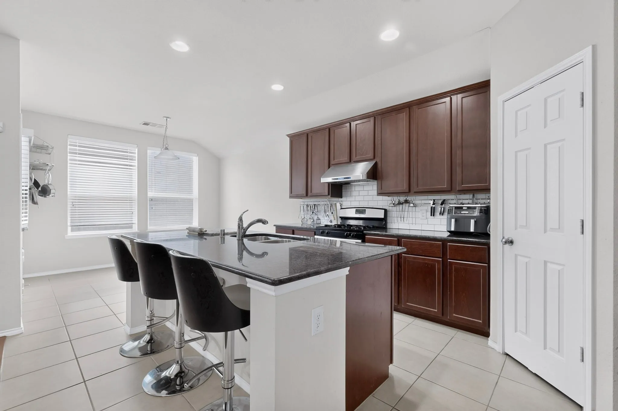 Single Family Residence For Sale in Denton County , 1716 Whistler Drive, Little Elm, Texas 75068, 4 Bedroom, 3 Bathroom, 2 Garage spaces, 2,106 Sqft, built in 2015, mls#21365845, Real Estate Agent in Little Elm, Homes For Sale in Denton county, Homes For Sale in Little Elm, Realtor in Little Elm Texas, Real Estate Brokerage Independent Realty Texas, Luminita Cordes Realtor