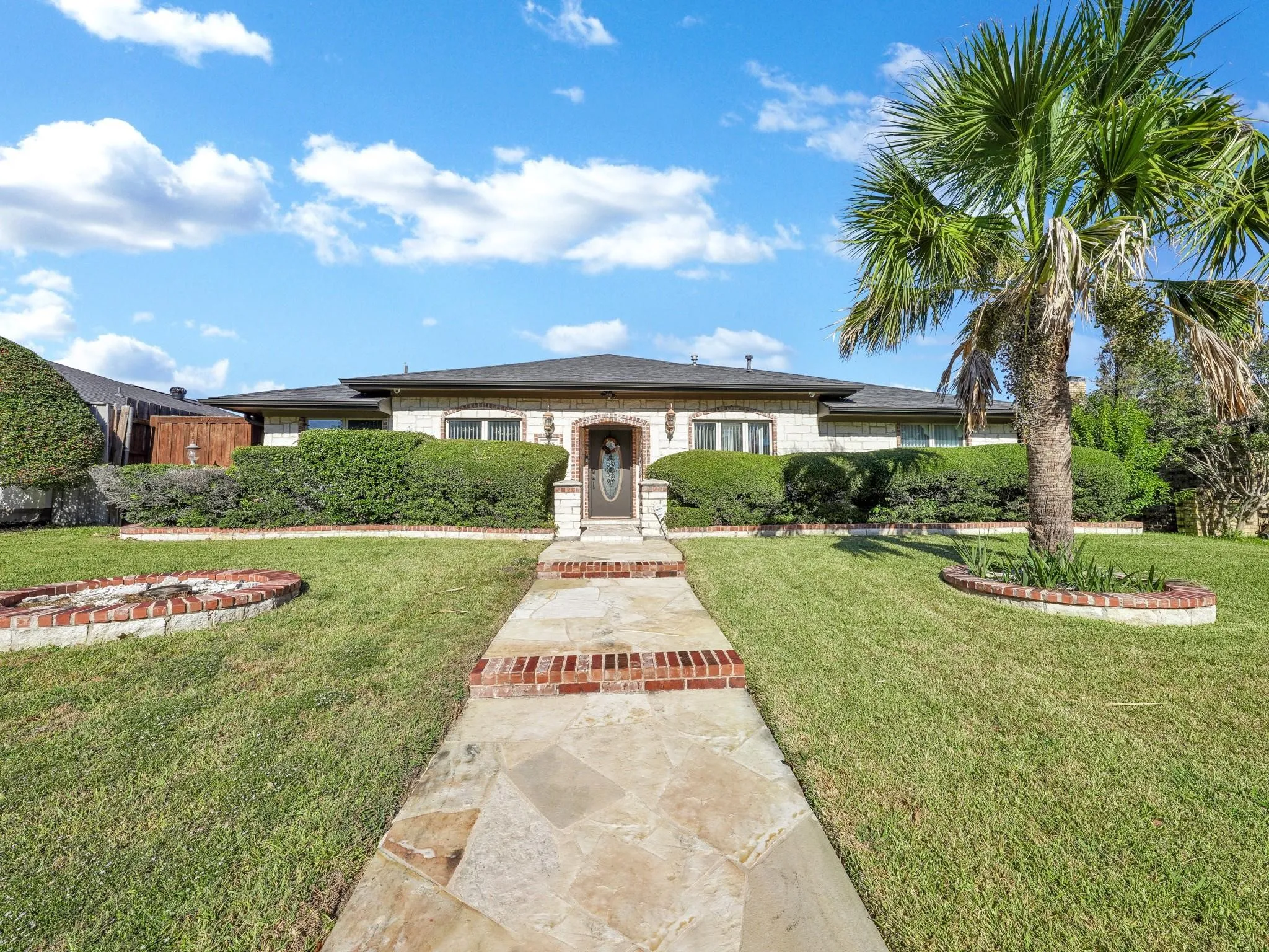 Single Family Residence For Sale in Dallas County , 3015 Kensington Drive, Mesquite, Texas 75150, 4 Bedroom, 2 Bathroom, 2 Garage spaces, 2,046 Sqft, built in 1978, mls#21359483, Real Estate Agent in Mesquite, Homes For Sale in Dallas county, Homes For Sale in Mesquite, Realtor in Mesquite Texas, Real Estate Brokerage Independent Realty Texas, Luminita Cordes Realtor