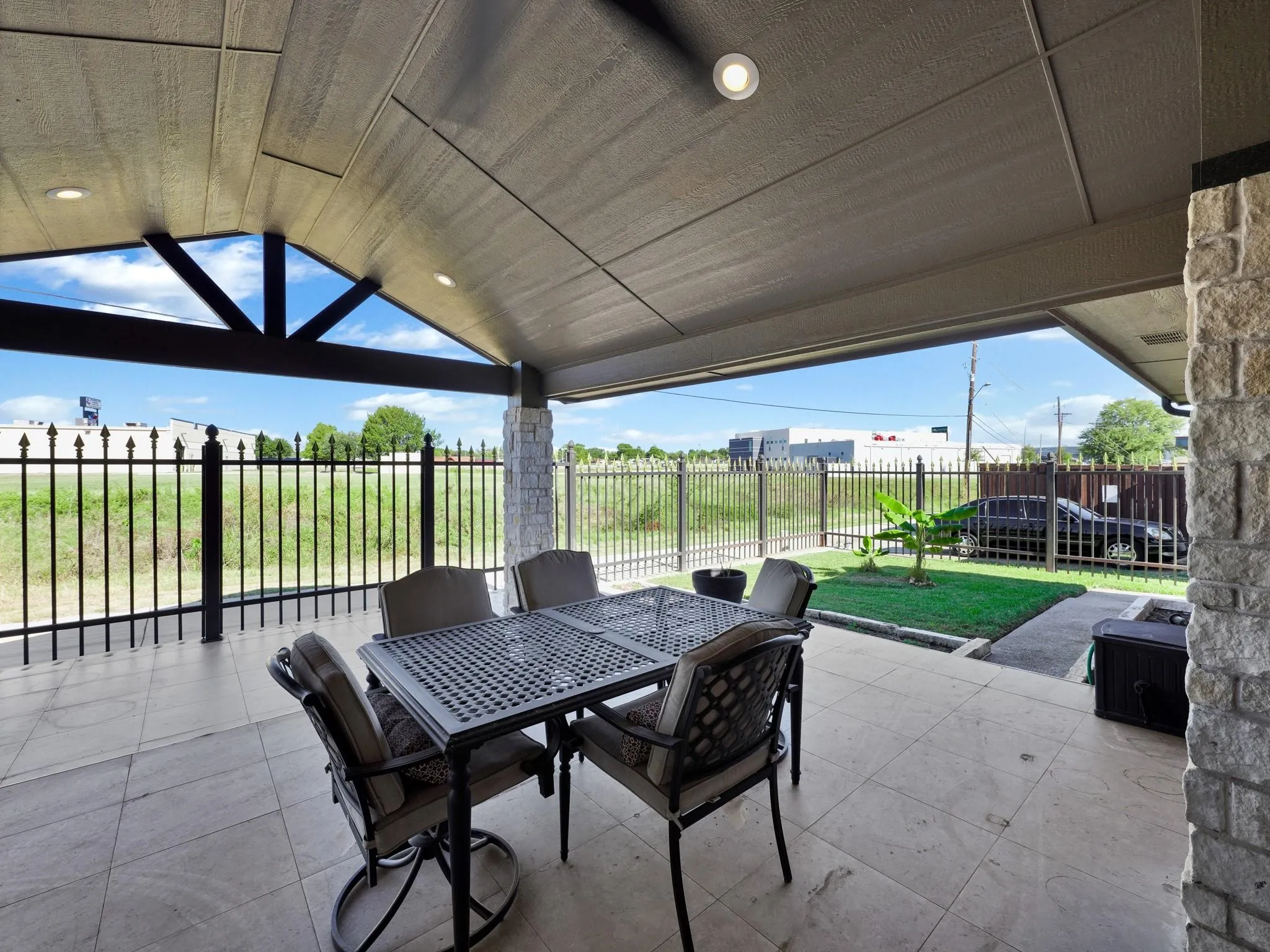 Single Family Residence For Sale in Dallas County , 3015 Kensington Drive, Mesquite, Texas 75150, 4 Bedroom, 2 Bathroom, 2 Garage spaces, 2,046 Sqft, built in 1978, mls#21359483, Real Estate Agent in Mesquite, Homes For Sale in Dallas county, Homes For Sale in Mesquite, Realtor in Mesquite Texas, Real Estate Brokerage Independent Realty Texas, Luminita Cordes Realtor