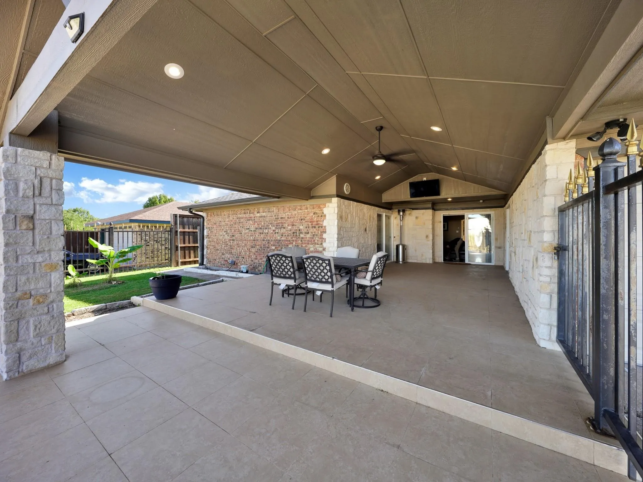 Single Family Residence For Sale in Dallas County , 3015 Kensington Drive, Mesquite, Texas 75150, 4 Bedroom, 2 Bathroom, 2 Garage spaces, 2,046 Sqft, built in 1978, mls#21359483, Real Estate Agent in Mesquite, Homes For Sale in Dallas county, Homes For Sale in Mesquite, Realtor in Mesquite Texas, Real Estate Brokerage Independent Realty Texas, Luminita Cordes Realtor