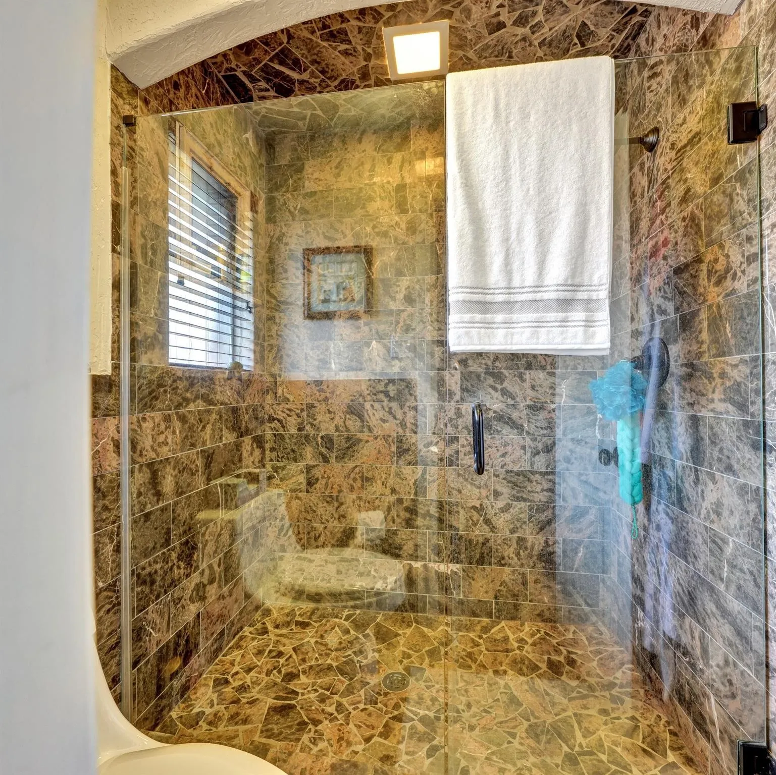 Single Family Residence For Sale in Dallas County , 3015 Kensington Drive, Mesquite, Texas 75150, 4 Bedroom, 2 Bathroom, 2 Garage spaces, 2,046 Sqft, built in 1978, mls#21359483, Real Estate Agent in Mesquite, Homes For Sale in Dallas county, Homes For Sale in Mesquite, Realtor in Mesquite Texas, Real Estate Brokerage Independent Realty Texas, Luminita Cordes Realtor