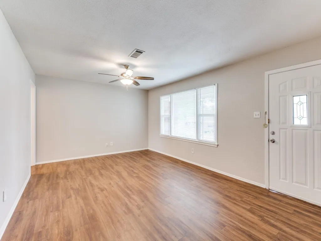 Single Family Residence For Rent in Tarrant County , 508 Crandle Drive, White Settlement, Texas 76108, 3 Bedroom, 2 Bathroom, 1 Garage spaces, 1,286 Sqft, built in 1957, mls#21367245, Real Estate Agent in White Settlement, Homes For Rent in Tarrant county, Homes For Rent in White Settlement, Realtor in White Settlement Texas, Real Estate Brokerage Independent Realty Texas, Luminita Cordes Realtor