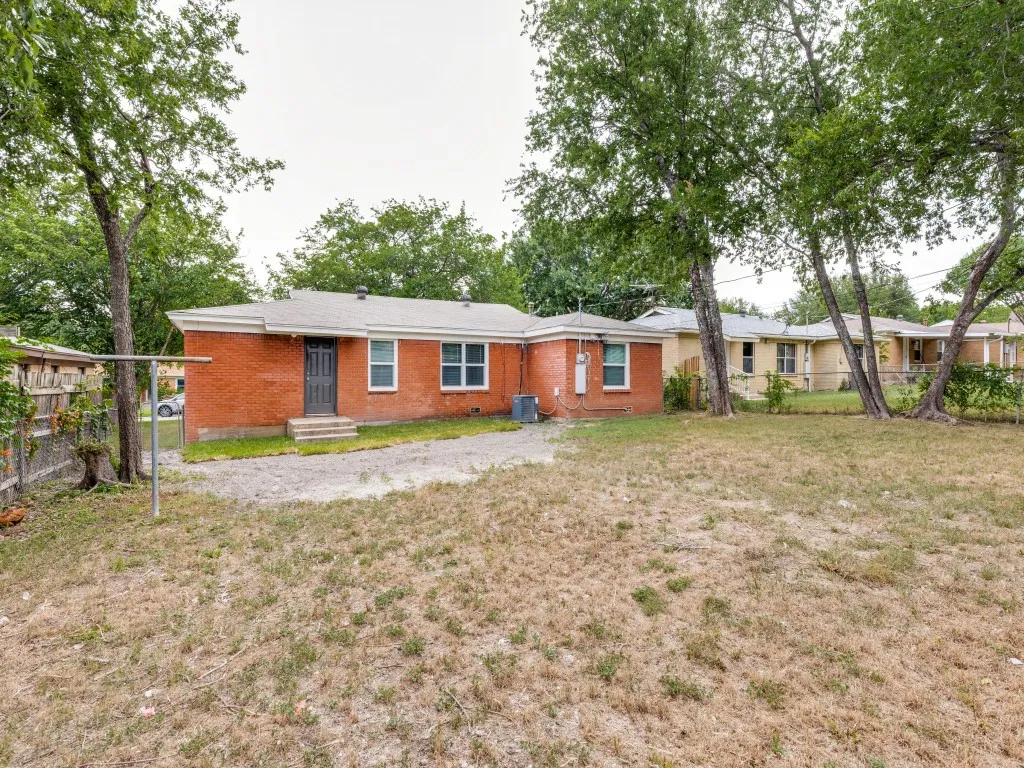 Single Family Residence For Rent in Tarrant County , 508 Crandle Drive, White Settlement, Texas 76108, 3 Bedroom, 2 Bathroom, 1 Garage spaces, 1,286 Sqft, built in 1957, mls#21367245, Real Estate Agent in White Settlement, Homes For Rent in Tarrant county, Homes For Rent in White Settlement, Realtor in White Settlement Texas, Real Estate Brokerage Independent Realty Texas, Luminita Cordes Realtor