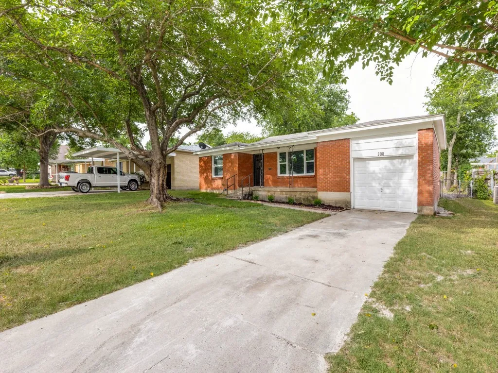 Single Family Residence For Rent in Tarrant County , 508 Crandle Drive, White Settlement, Texas 76108, 3 Bedroom, 2 Bathroom, 1 Garage spaces, 1,286 Sqft, built in 1957, mls#21367245, Real Estate Agent in White Settlement, Homes For Rent in Tarrant county, Homes For Rent in White Settlement, Realtor in White Settlement Texas, Real Estate Brokerage Independent Realty Texas, Luminita Cordes Realtor