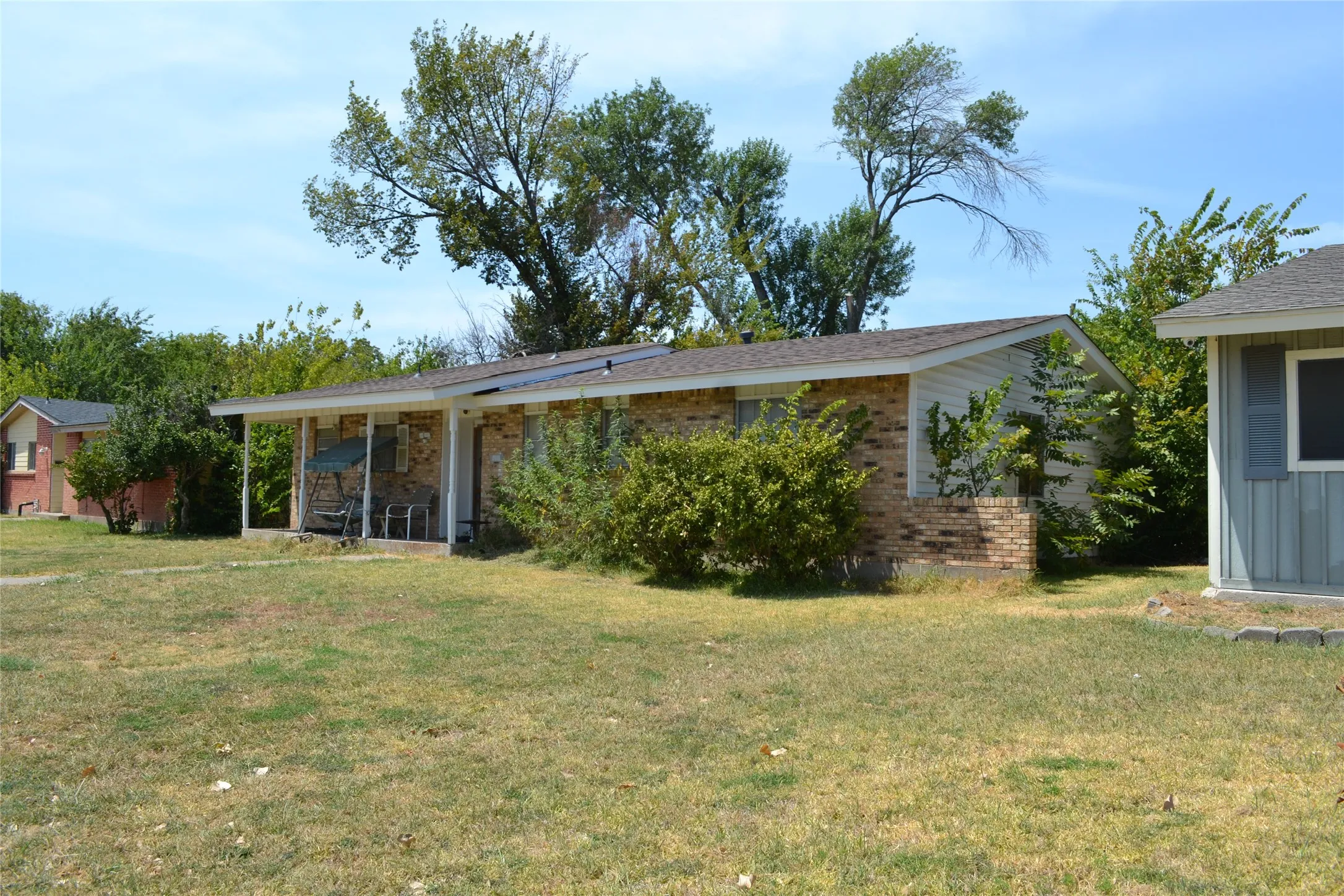 Single Family Residence For Sale in Dallas County , 2415 Whit Drive, Mesquite, Texas 75150, 3 Bedroom, 2 Bathroom, 2 Garage spaces, 1,236 Sqft, built in 1964, mls#21367465, Real Estate Agent in Mesquite, Homes For Sale in Dallas county, Homes For Sale in Mesquite, Realtor in Mesquite Texas, Real Estate Brokerage Independent Realty Texas, Luminita Cordes Realtor