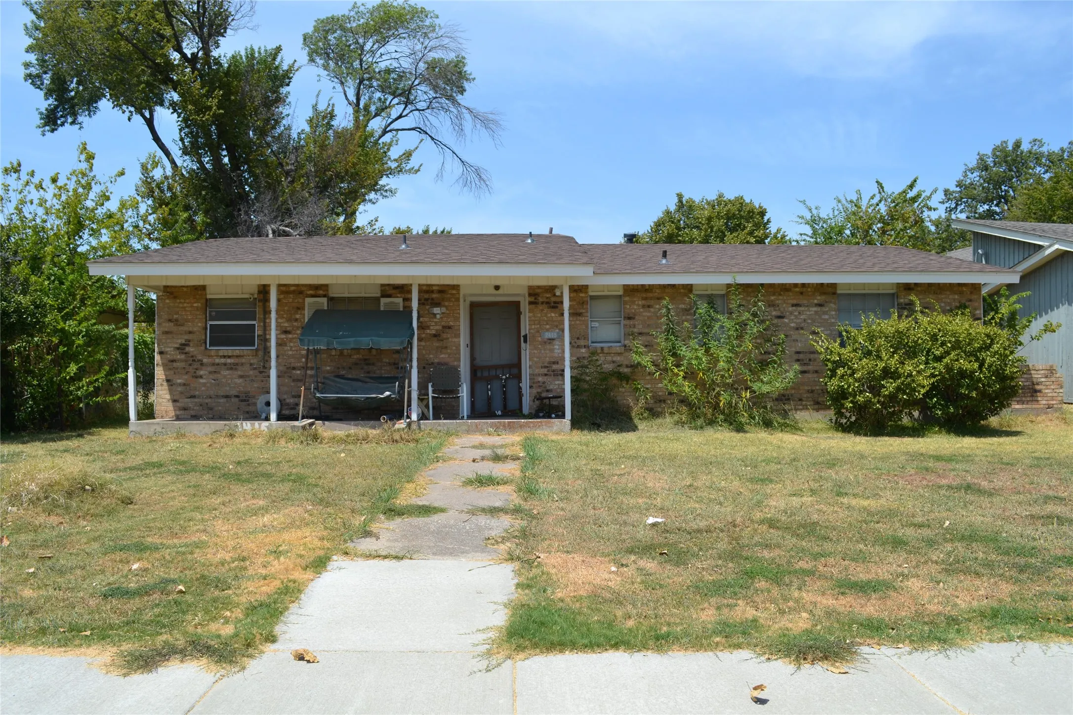 Single Family Residence For Sale in Dallas County , 2415 Whit Drive, Mesquite, Texas 75150, 3 Bedroom, 2 Bathroom, 2 Garage spaces, 1,236 Sqft, built in 1964, mls#21367465, Real Estate Agent in Mesquite, Homes For Sale in Dallas county, Homes For Sale in Mesquite, Realtor in Mesquite Texas, Real Estate Brokerage Independent Realty Texas, Luminita Cordes Realtor