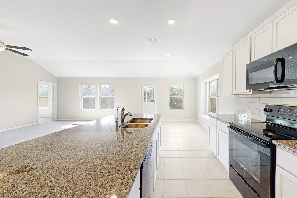 Single Family Residence For Sale in Collin County , 210 Lindenwood Avenue, Melissa, Texas 75454, 4 Bedroom, 3 Bathroom, 2 Garage spaces, 2,119 Sqft, built in 2020, mls#21367544, Real Estate Agent in Melissa, Homes For Sale in Collin county, Homes For Sale in Melissa, Realtor in Melissa Texas, Real Estate Brokerage Independent Realty Texas, Luminita Cordes Realtor