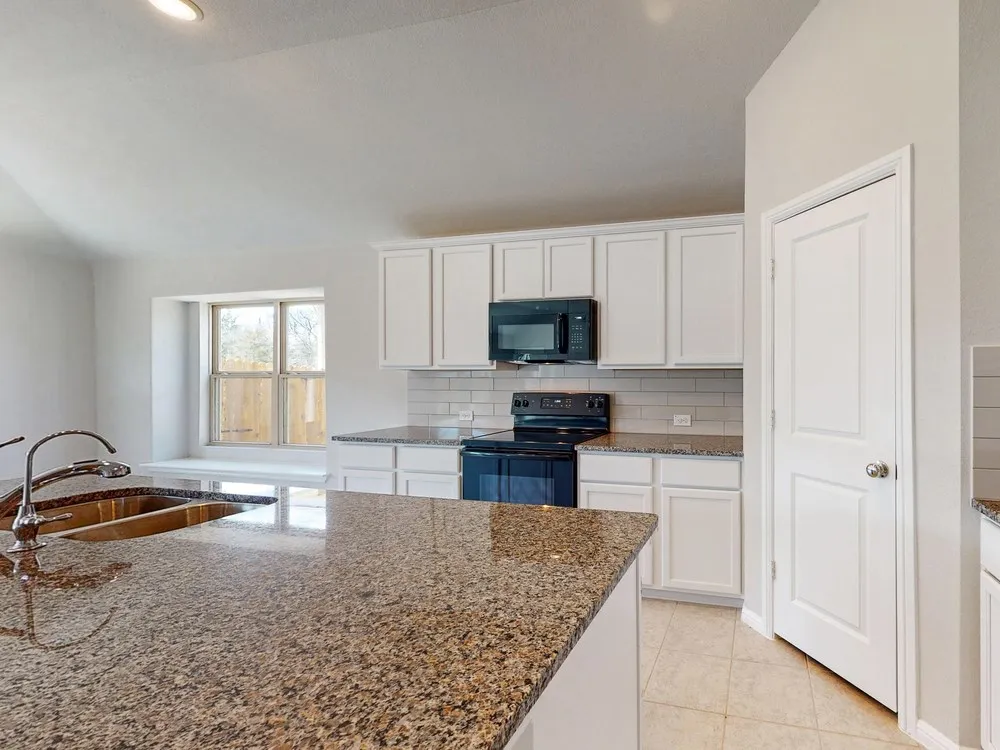 Single Family Residence For Sale in Collin County , 210 Lindenwood Avenue, Melissa, Texas 75454, 4 Bedroom, 3 Bathroom, 2 Garage spaces, 2,119 Sqft, built in 2020, mls#21367544, Real Estate Agent in Melissa, Homes For Sale in Collin county, Homes For Sale in Melissa, Realtor in Melissa Texas, Real Estate Brokerage Independent Realty Texas, Luminita Cordes Realtor