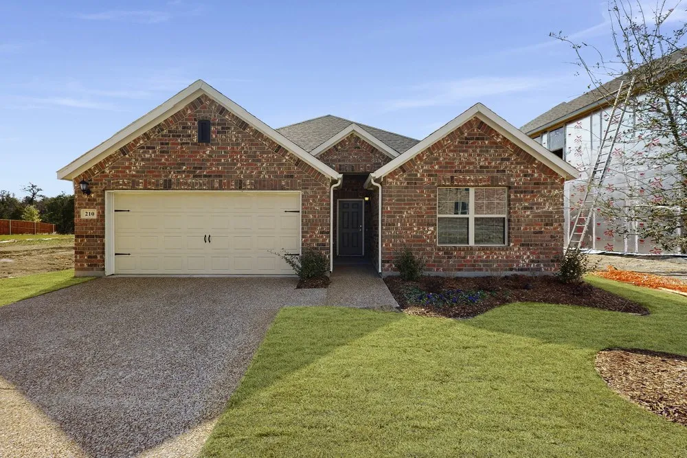 Single Family Residence For Sale in Collin County , 210 Lindenwood Avenue, Melissa, Texas 75454, 4 Bedroom, 3 Bathroom, 2 Garage spaces, 2,119 Sqft, built in 2020, mls#21367544, Real Estate Agent in Melissa, Homes For Sale in Collin county, Homes For Sale in Melissa, Realtor in Melissa Texas, Real Estate Brokerage Independent Realty Texas, Luminita Cordes Realtor