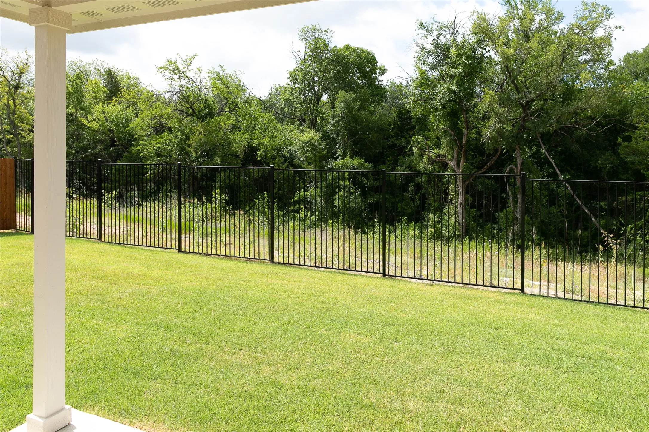 Single Family Residence For Sale in Collin County , 210 Lindenwood Avenue, Melissa, Texas 75454, 4 Bedroom, 3 Bathroom, 2 Garage spaces, 2,119 Sqft, built in 2020, mls#21367544, Real Estate Agent in Melissa, Homes For Sale in Collin county, Homes For Sale in Melissa, Realtor in Melissa Texas, Real Estate Brokerage Independent Realty Texas, Luminita Cordes Realtor