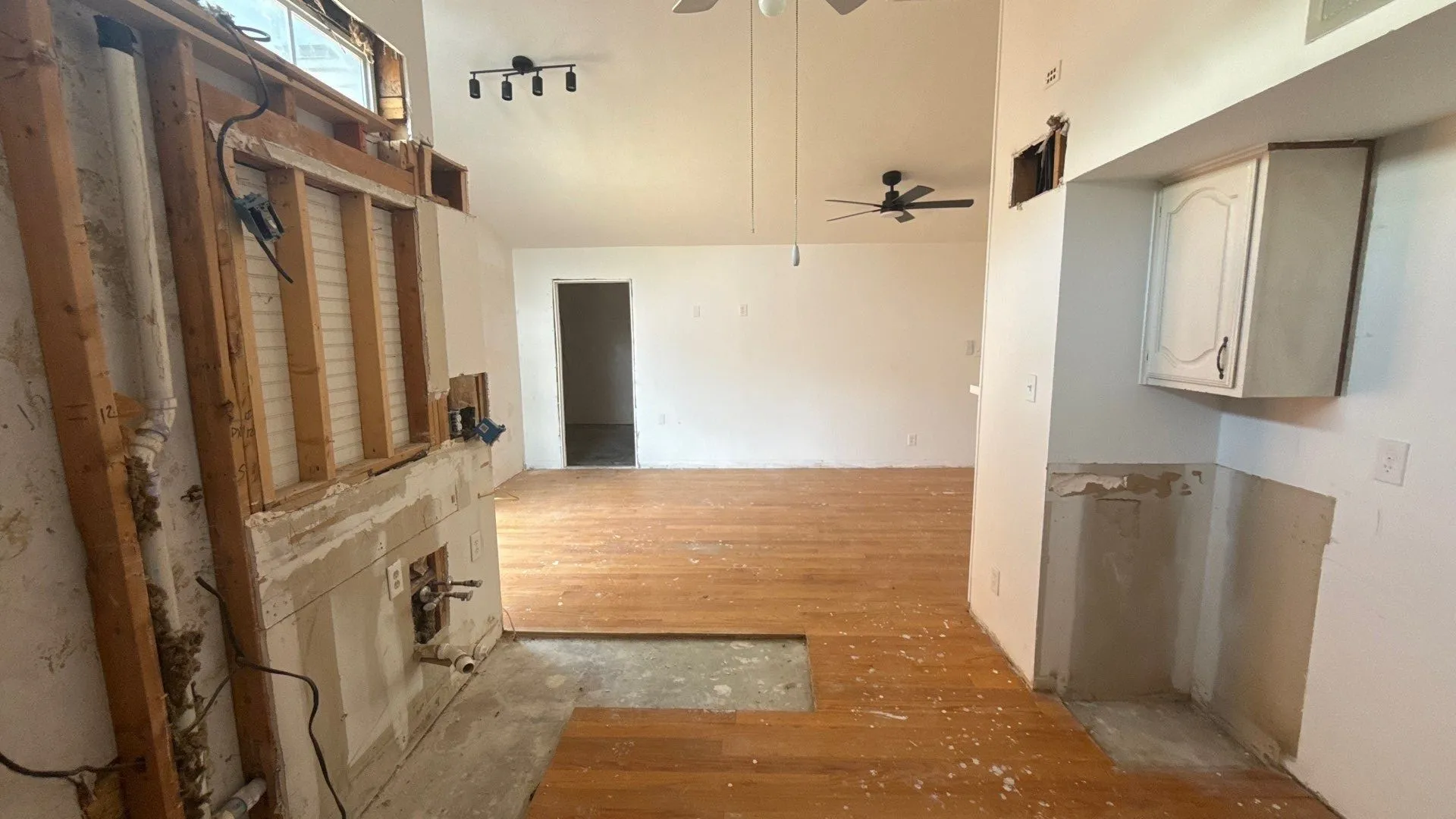 Single Family Residence For Sale in Dallas County , 13247 Pandora Drive, Dallas, Texas 75238, 2 Bedroom, 1 Bathroom, 1 Garage spaces, 860 Sqft, built in 1985, mls#21365124, Real Estate Agent in Dallas, Homes For Sale in Dallas county, Homes For Sale in Dallas, Realtor in Dallas Texas, Real Estate Brokerage Independent Realty Texas, Luminita Cordes Realtor