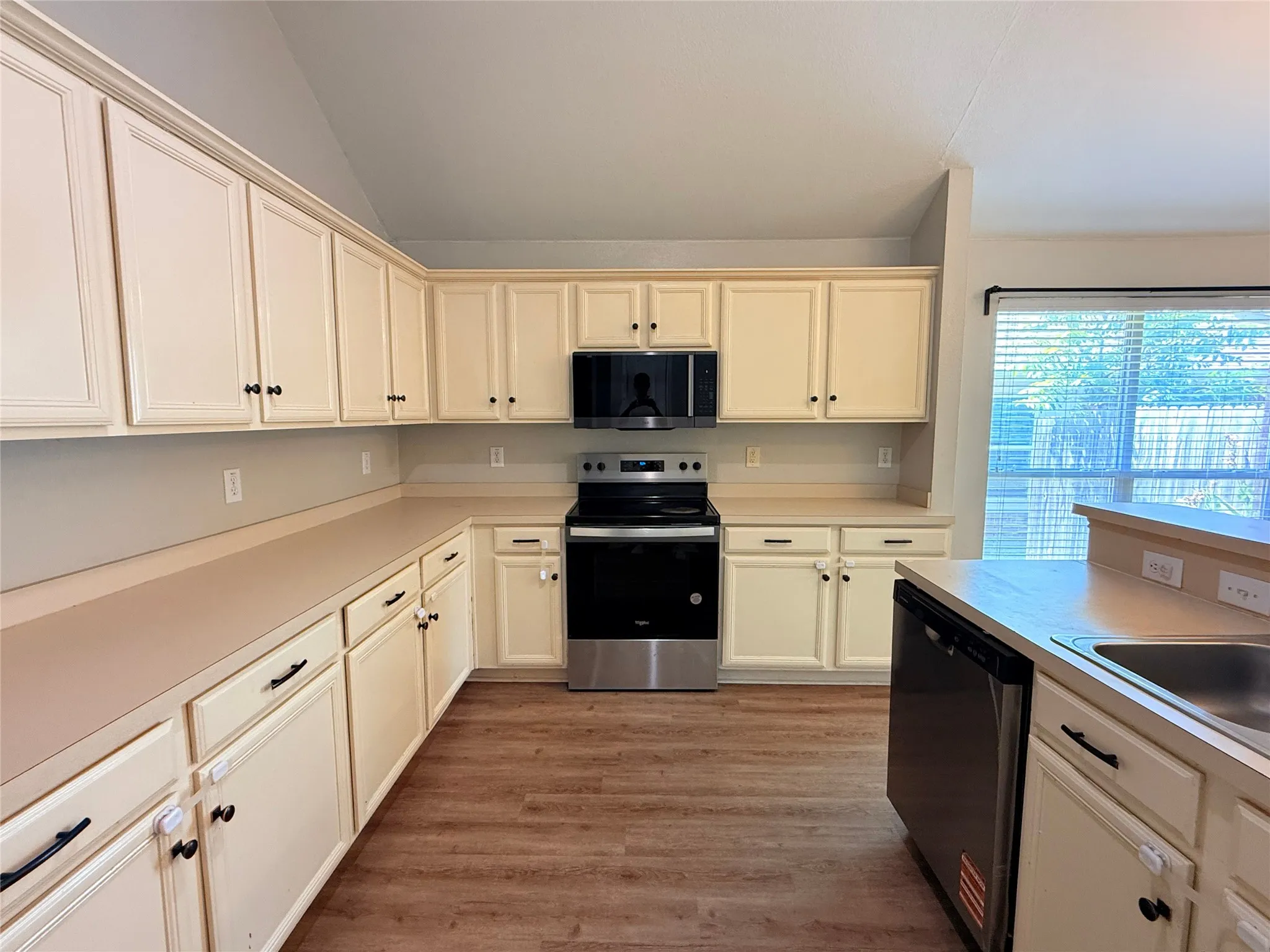 Single Family Residence For Rent in Collin County , 9120 Newport Lane, Mc Kinney, Texas 75071, 3 Bedroom, 2 Bathroom, 2 Garage spaces, 1,535 Sqft, built in 2000, mls#21367435, Real Estate Agent in Mc Kinney, Homes For Rent in Collin county, Homes For Rent in Mc Kinney, Realtor in Mc Kinney Texas, Real Estate Brokerage Independent Realty Texas, Luminita Cordes Realtor