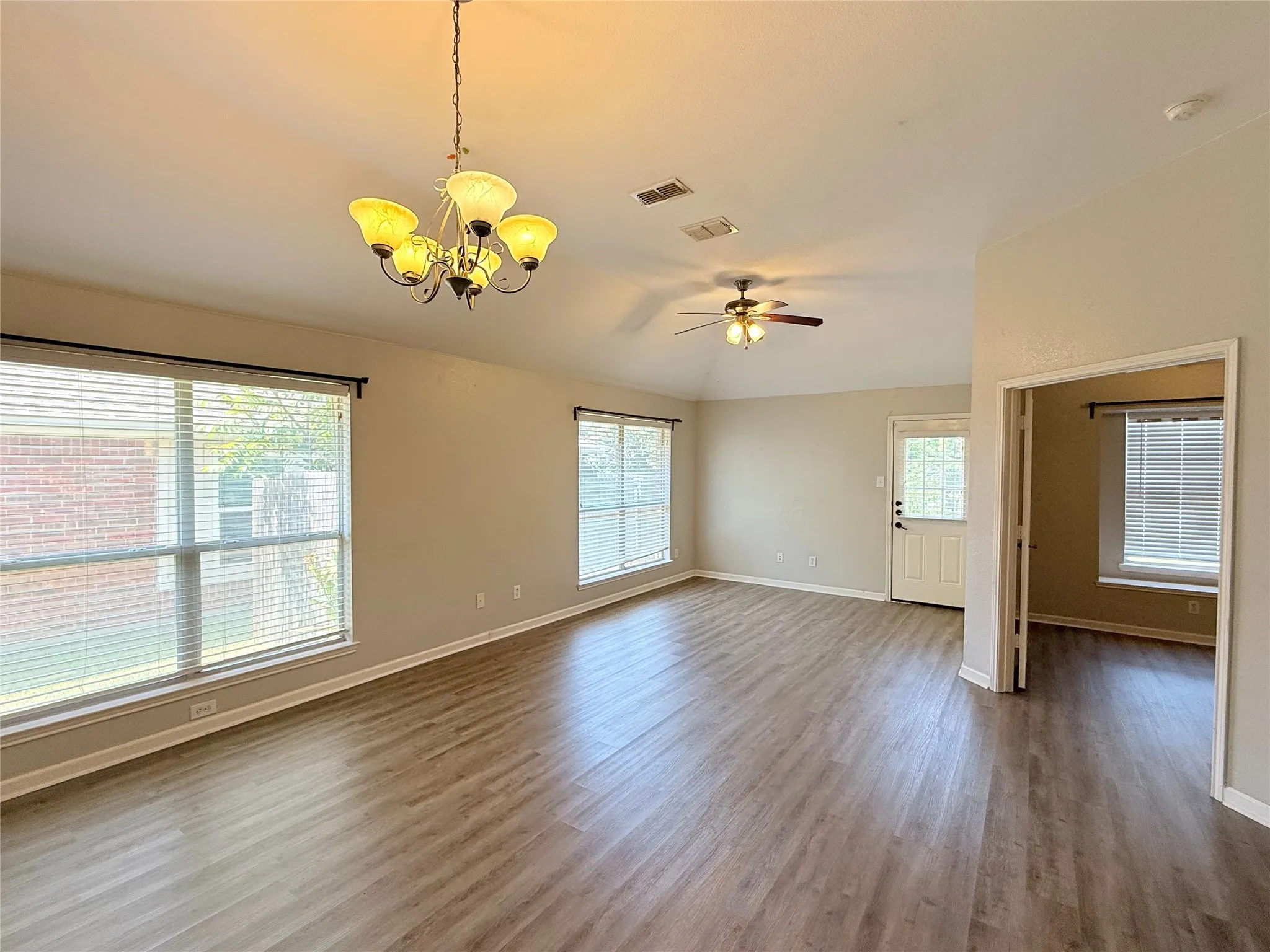 Single Family Residence For Rent in Collin County , 9120 Newport Lane, Mc Kinney, Texas 75071, 3 Bedroom, 2 Bathroom, 2 Garage spaces, 1,535 Sqft, built in 2000, mls#21367435, Real Estate Agent in Mc Kinney, Homes For Rent in Collin county, Homes For Rent in Mc Kinney, Realtor in Mc Kinney Texas, Real Estate Brokerage Independent Realty Texas, Luminita Cordes Realtor