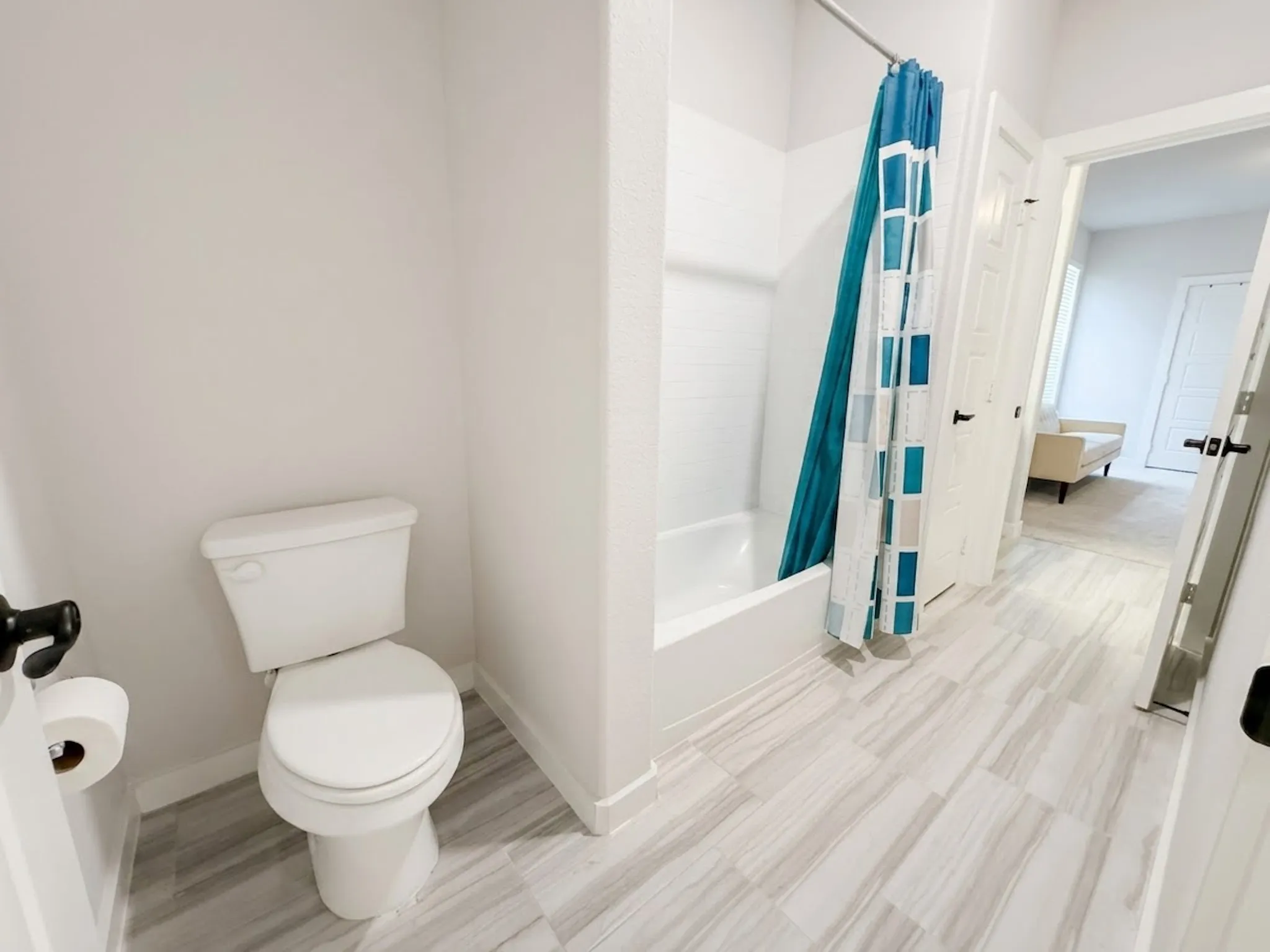 Upstairs jack and jill bathroom with separate counters