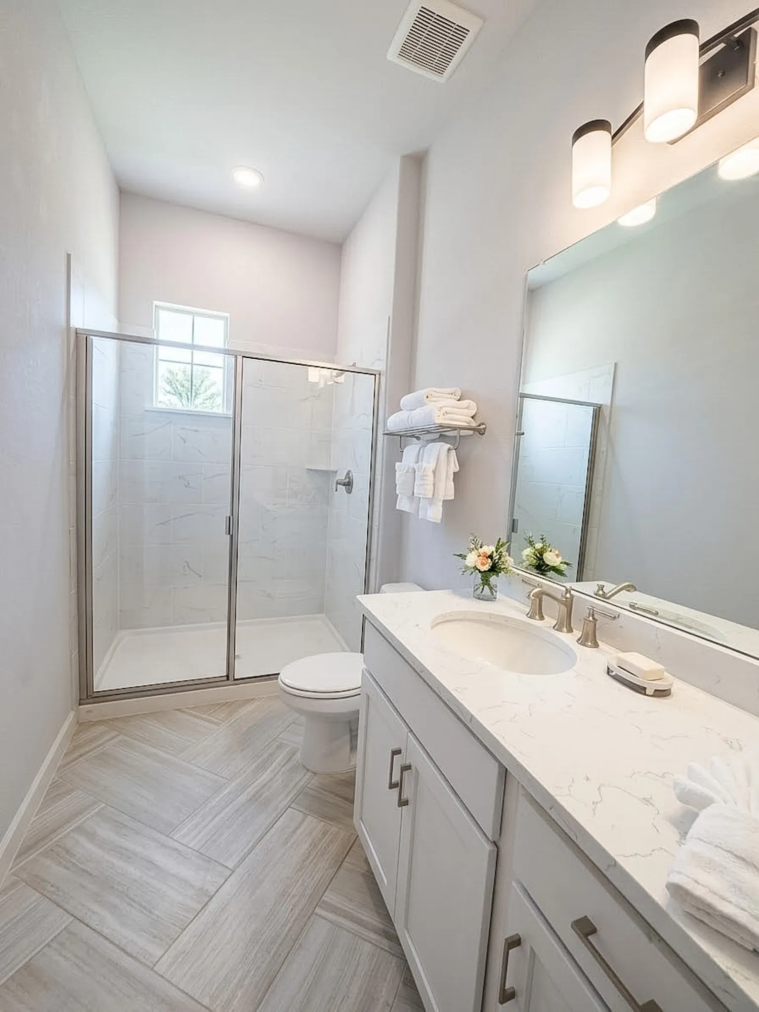 Mother in law suite full sized bathroom.