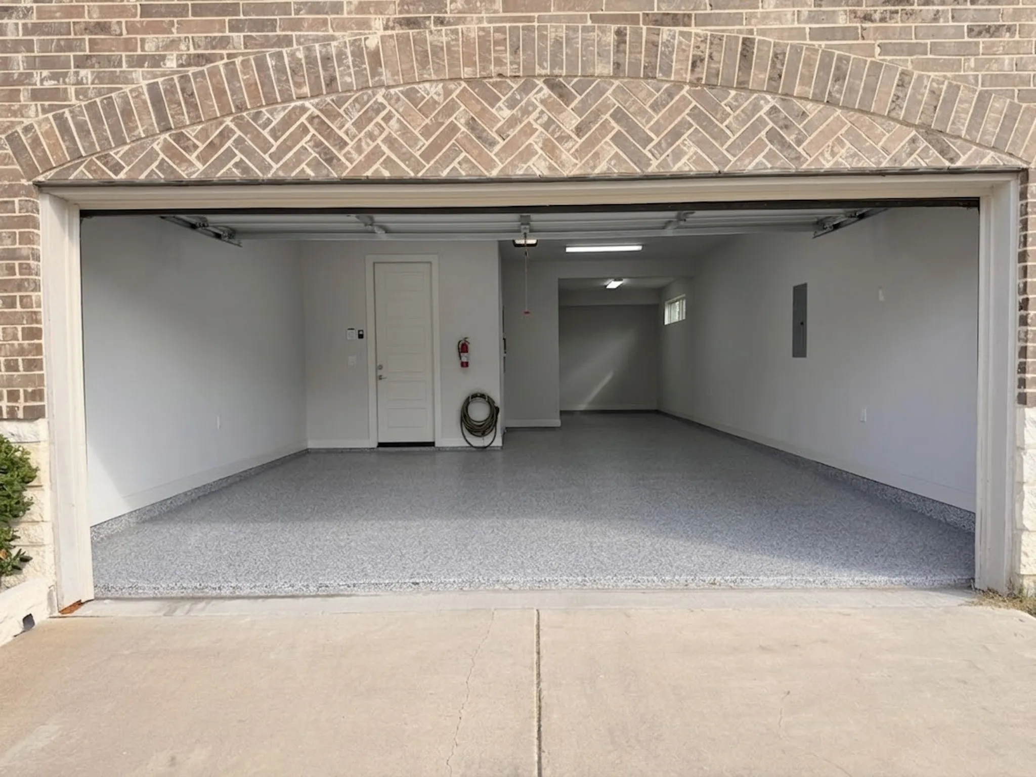 3 car garage with tandem space