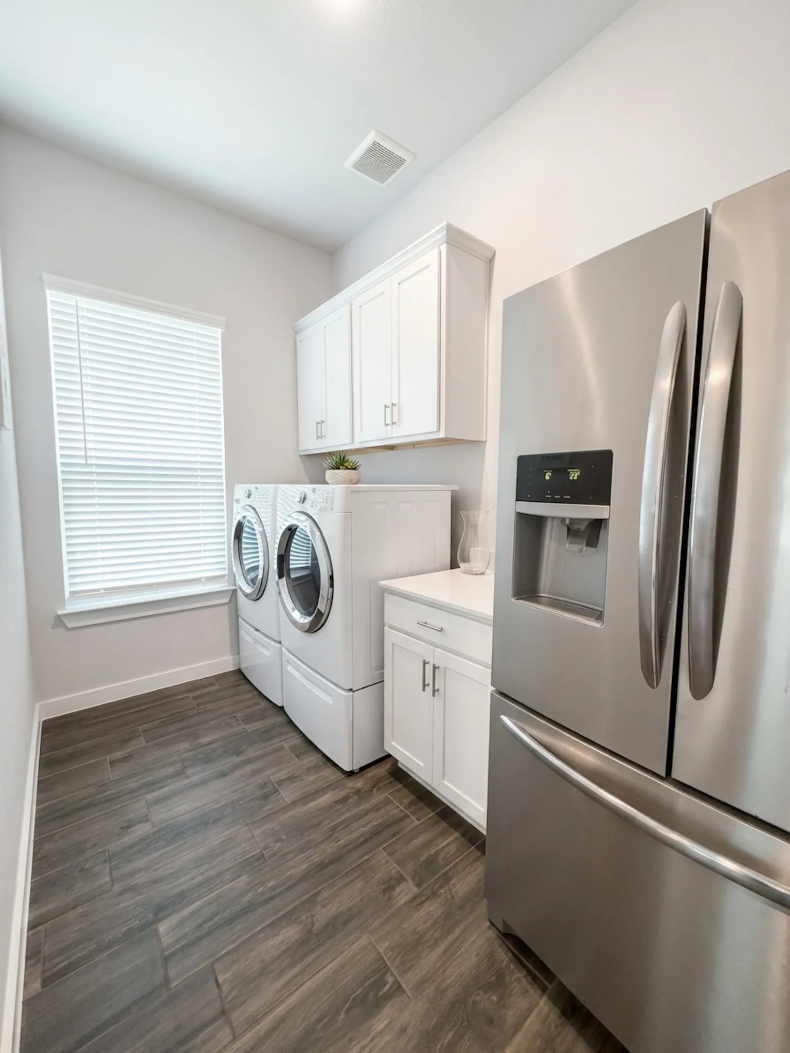 Single Family Residence For Sale in Johnson County , 1708 Birch Street, Mansfield, Texas 76063, 6 Bedroom, 6 Bathroom, 3 Garage spaces, 3,329 Sqft, built in 2022, mls#21367548, Real Estate Agent in Mansfield, Homes For Sale in Johnson county, Homes For Sale in Mansfield, Realtor in Mansfield Texas, Real Estate Brokerage Independent Realty Texas, Luminita Cordes Realtor