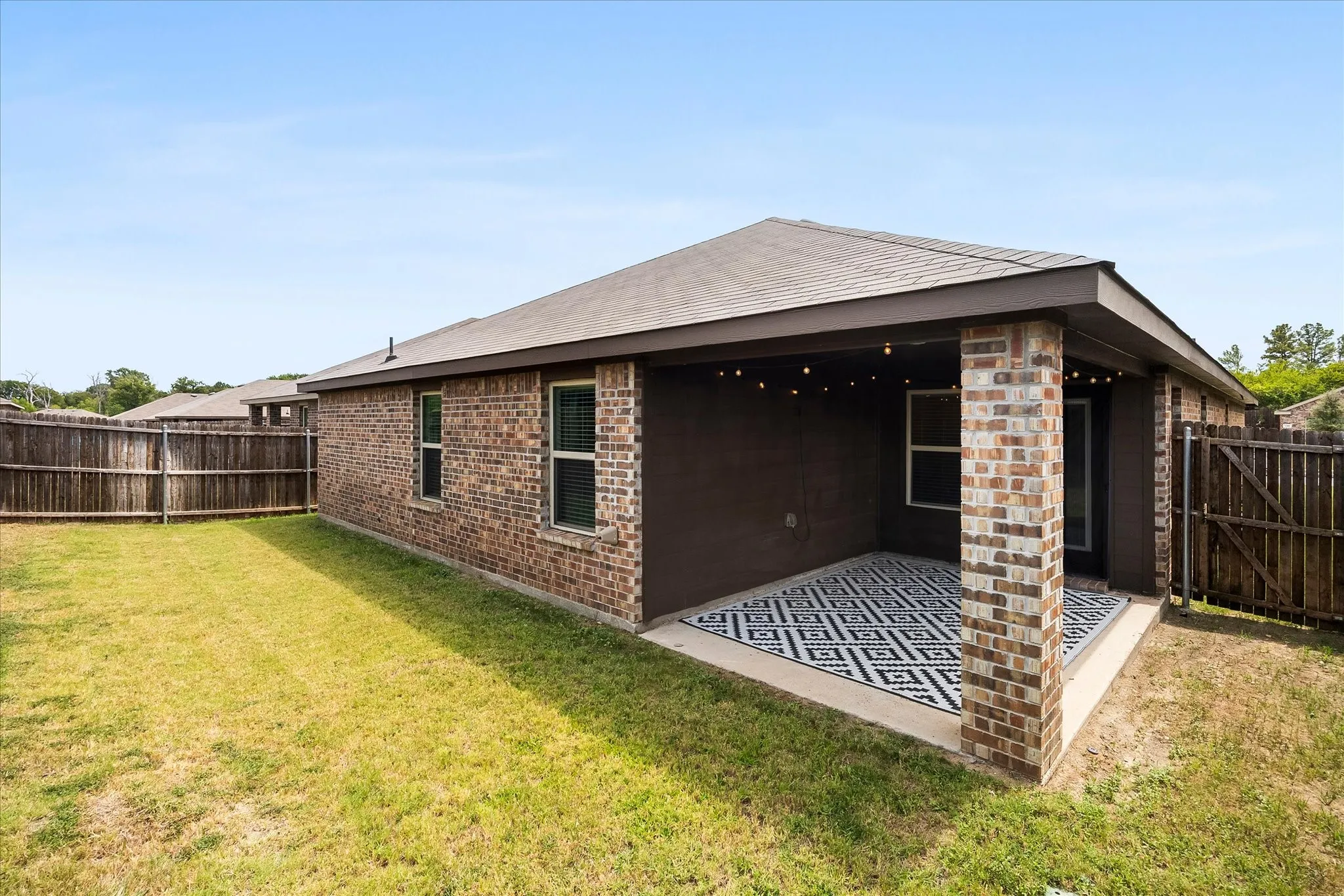 Single Family Residence For Rent in Hunt County , 157 Silver Charm Lane, Caddo Mills, Texas 75135, 4 Bedroom, 3 Bathroom, 2 Garage spaces, 2,097 Sqft, built in 2021, mls#21367550, Real Estate Agent in Caddo Mills, Homes For Rent in Hunt county, Homes For Rent in Caddo Mills, Realtor in Caddo Mills Texas, Real Estate Brokerage Independent Realty Texas, Luminita Cordes Realtor