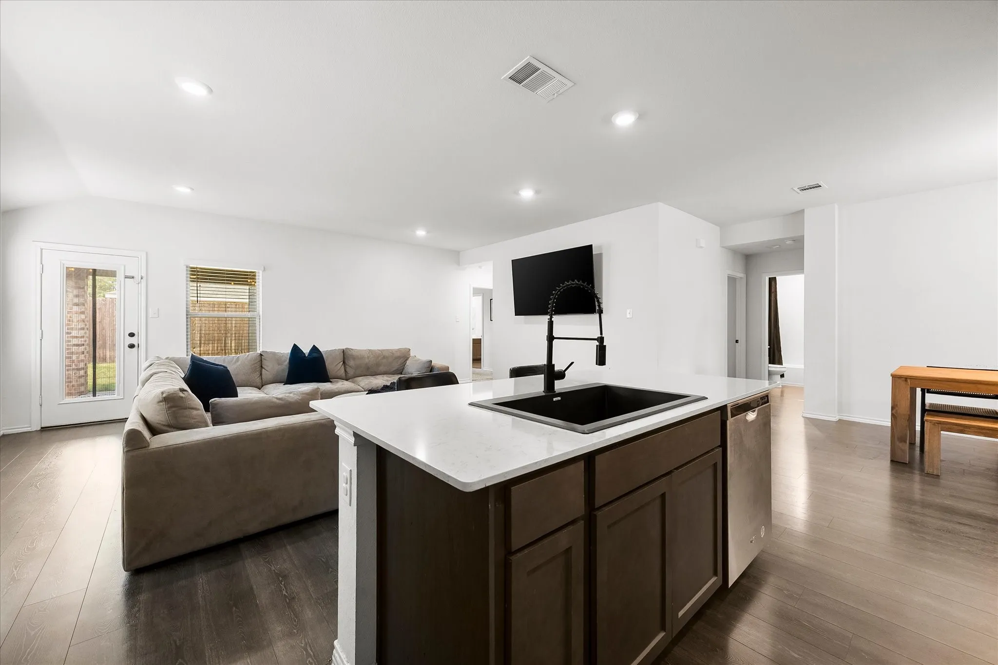 Single Family Residence For Rent in Hunt County , 157 Silver Charm Lane, Caddo Mills, Texas 75135, 4 Bedroom, 3 Bathroom, 2 Garage spaces, 2,097 Sqft, built in 2021, mls#21367550, Real Estate Agent in Caddo Mills, Homes For Rent in Hunt county, Homes For Rent in Caddo Mills, Realtor in Caddo Mills Texas, Real Estate Brokerage Independent Realty Texas, Luminita Cordes Realtor