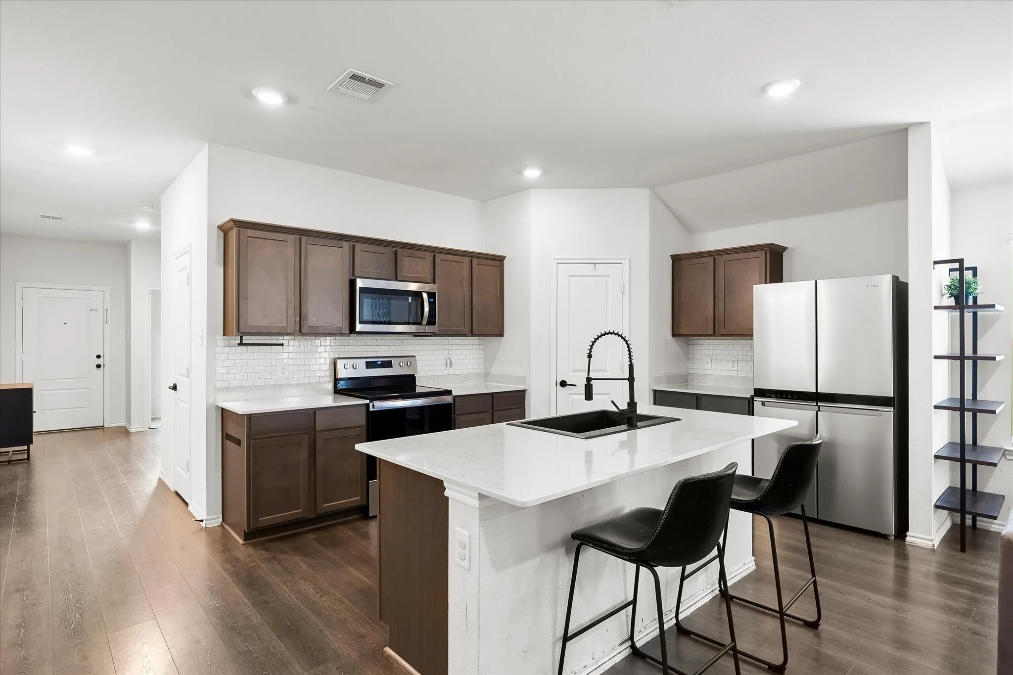Single Family Residence For Rent in Hunt County , 157 Silver Charm Lane, Caddo Mills, Texas 75135, 4 Bedroom, 3 Bathroom, 2 Garage spaces, 2,097 Sqft, built in 2021, mls#21367550, Real Estate Agent in Caddo Mills, Homes For Rent in Hunt county, Homes For Rent in Caddo Mills, Realtor in Caddo Mills Texas, Real Estate Brokerage Independent Realty Texas, Luminita Cordes Realtor