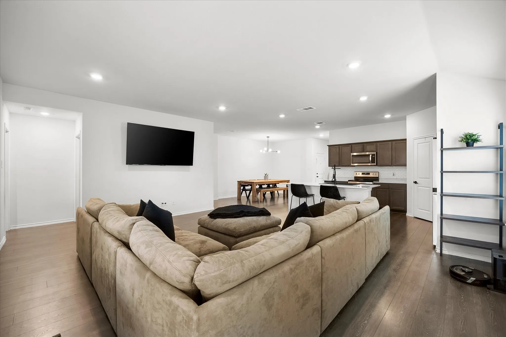 Single Family Residence For Rent in Hunt County , 157 Silver Charm Lane, Caddo Mills, Texas 75135, 4 Bedroom, 3 Bathroom, 2 Garage spaces, 2,097 Sqft, built in 2021, mls#21367550, Real Estate Agent in Caddo Mills, Homes For Rent in Hunt county, Homes For Rent in Caddo Mills, Realtor in Caddo Mills Texas, Real Estate Brokerage Independent Realty Texas, Luminita Cordes Realtor